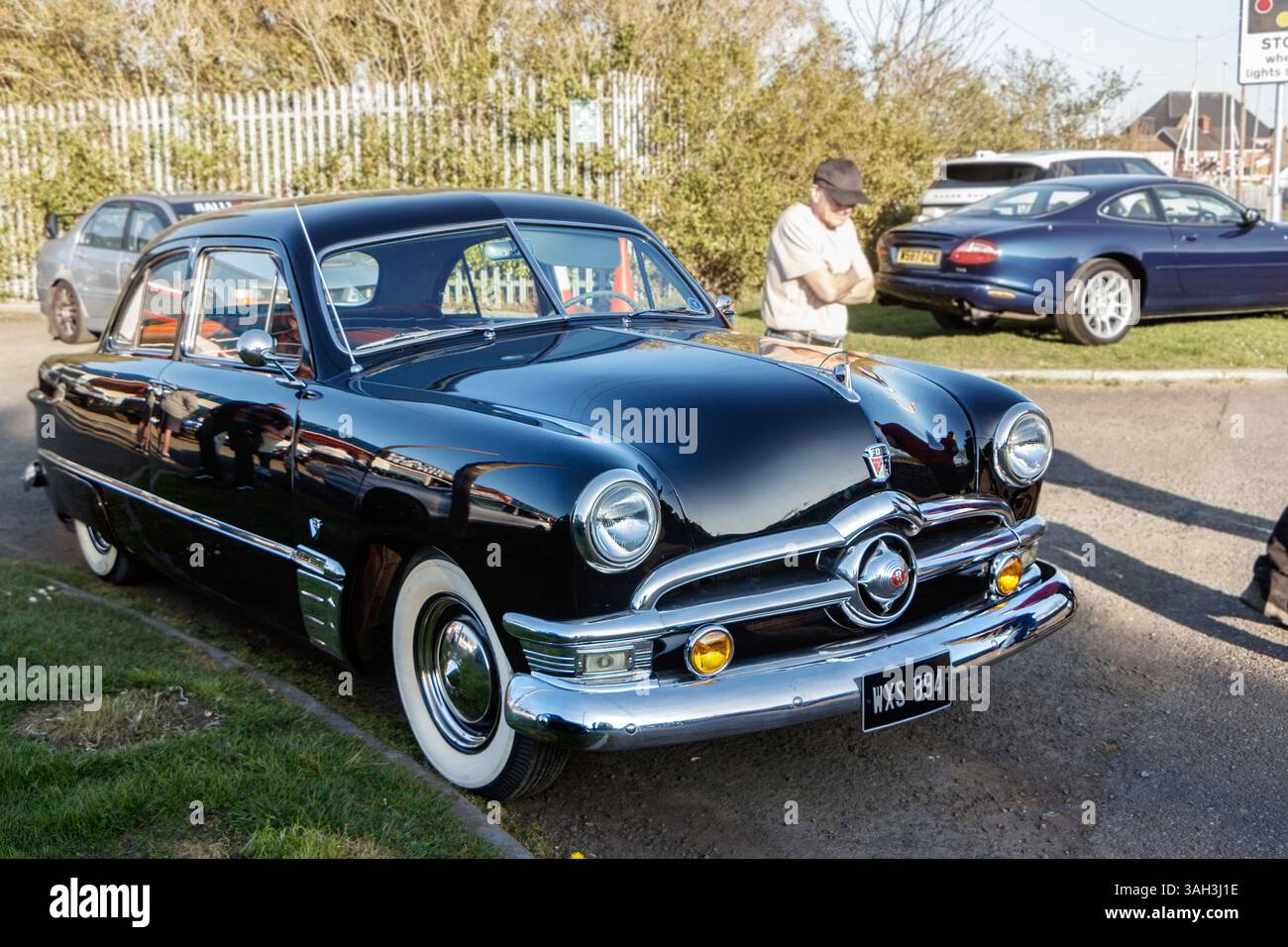 Berline Ford Custom noire vintage 1950 Banque D'Images