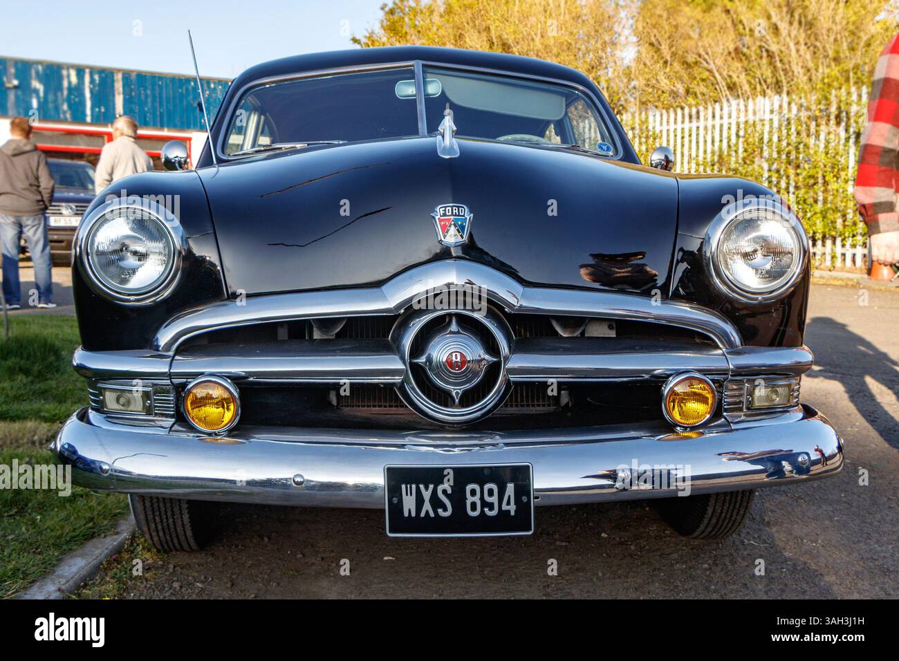 Berline Ford Custom noire vintage 1950 Banque D'Images