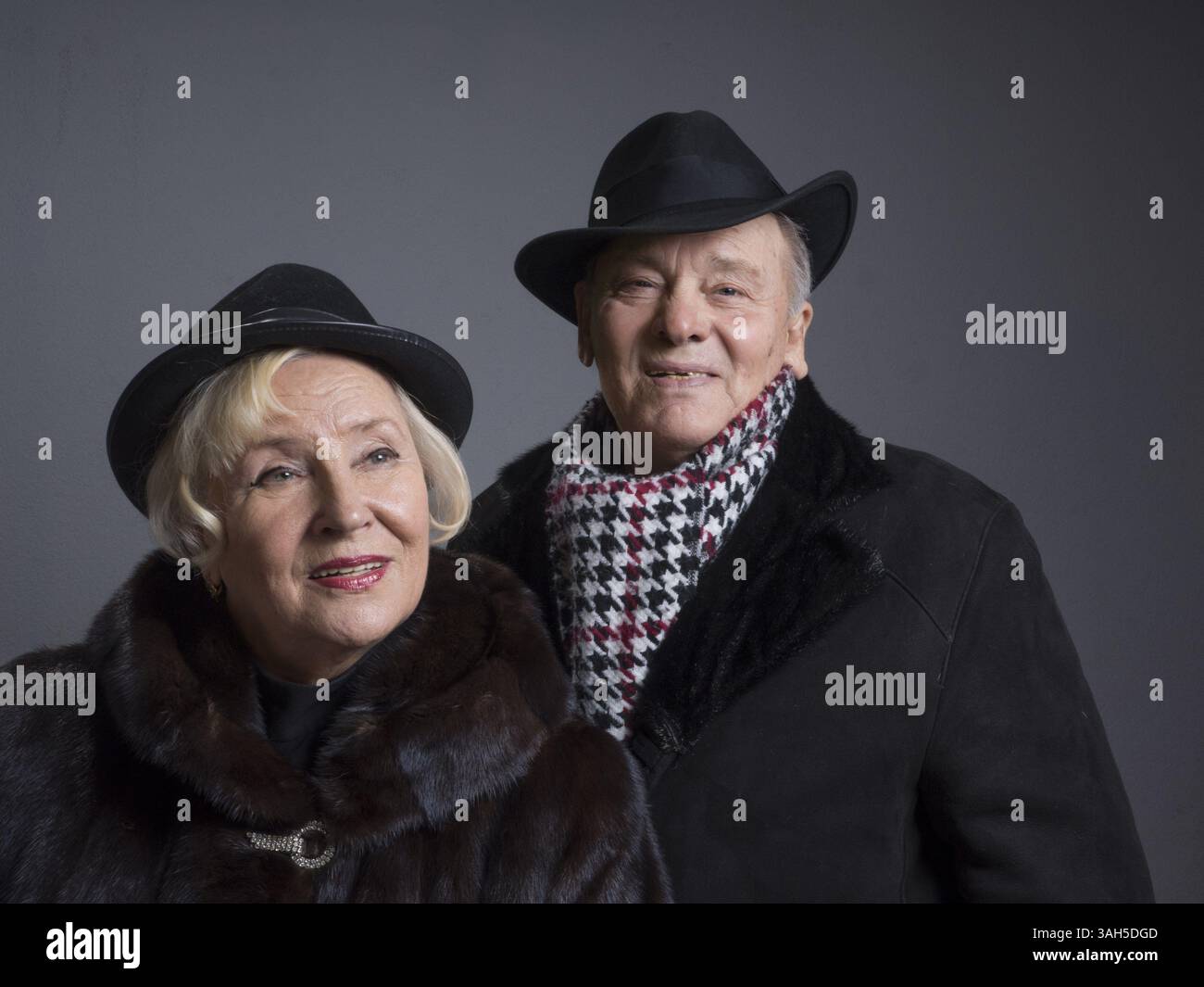 19 février 2014 - Portrait d'un des couples d'âge moyen, vêtu d'un manteau de fourrure (crédit Image : © Igor Golovniov/ZUMA/ZUMAPRESS.com) fil Banque D'Images