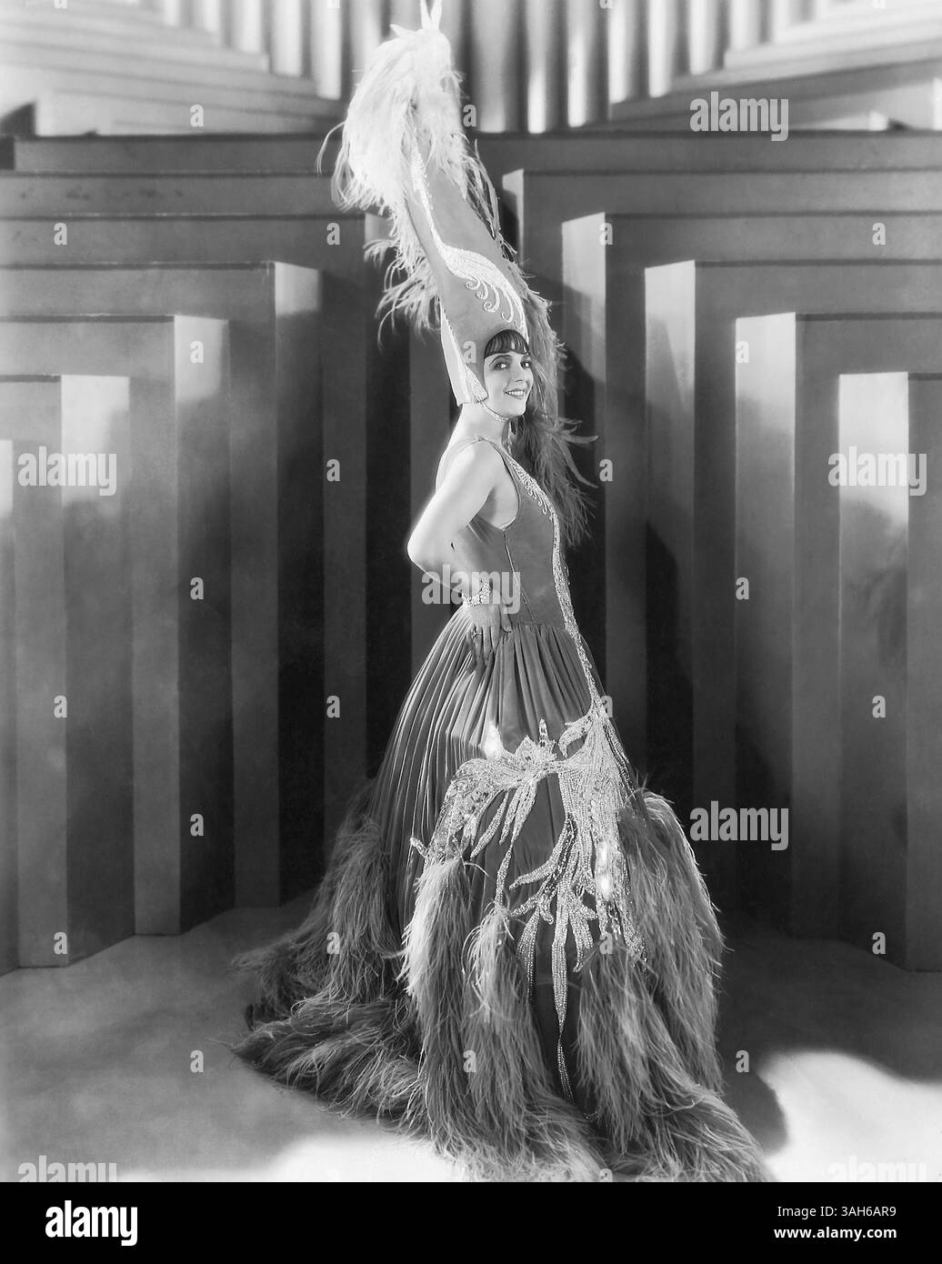 23 fév. 2006 - Irene Bordoni, sur le plateau du film silencieux ''Paris'', 1929 (crédit image : © Glasshouse/ZUMA Wire) Banque D'Images