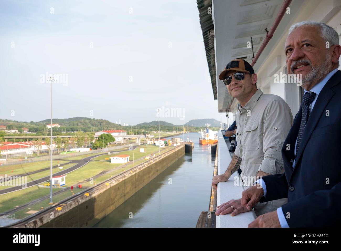 Le secrétaire à la Défense Pete Hegseth visite les écluses de Miraflores à Panama City, Panama, le 8 avril 2025. (Photo du DOD par Madelyn Keech, aviateur senior de l'US Air Force) Banque D'Images