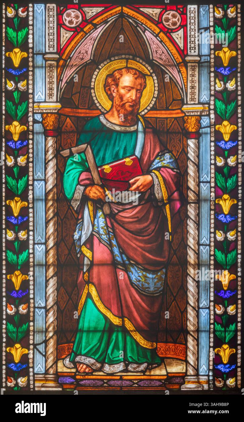 FLORENCE, ITALIE - 21 MARS 2025 : le produit Thomas l'Apôtre dans le vitrail de l'église Chiesa di San Giuseppino par U. de Matteis (1865). Banque D'Images
