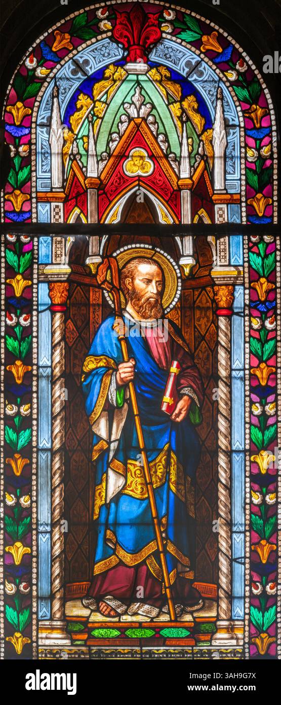 FLORENCE, ITALIE - 21 MARS 2025 : le réunissant Jacques le Grand dans le vitrail de l'église Chiesa di San Giuseppino par U. de Matteis (1865). Banque D'Images