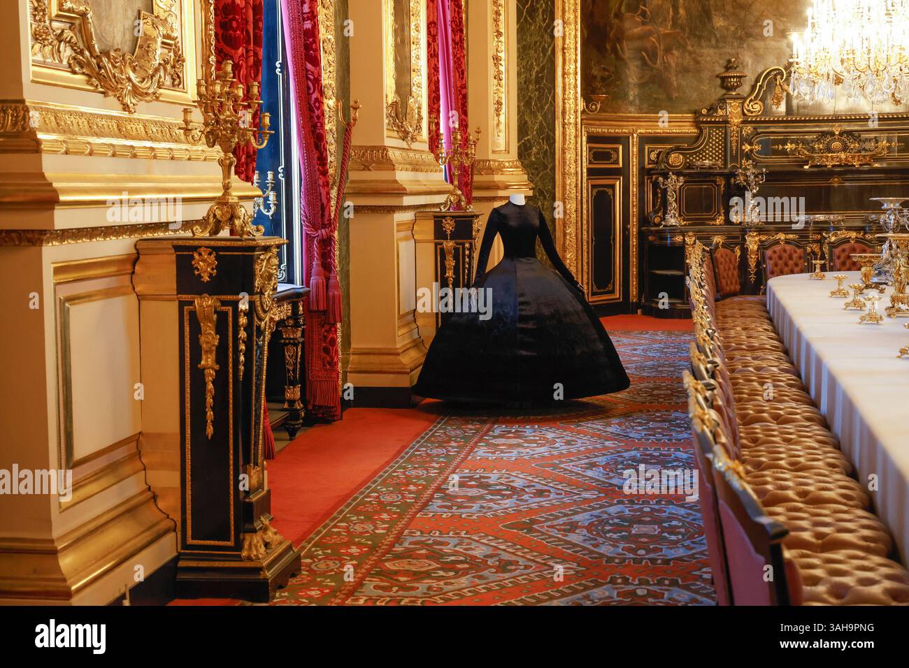 LOUVRE COUTURE EXPOSITION D'ART ET DE MODE PARIS Banque D'Images