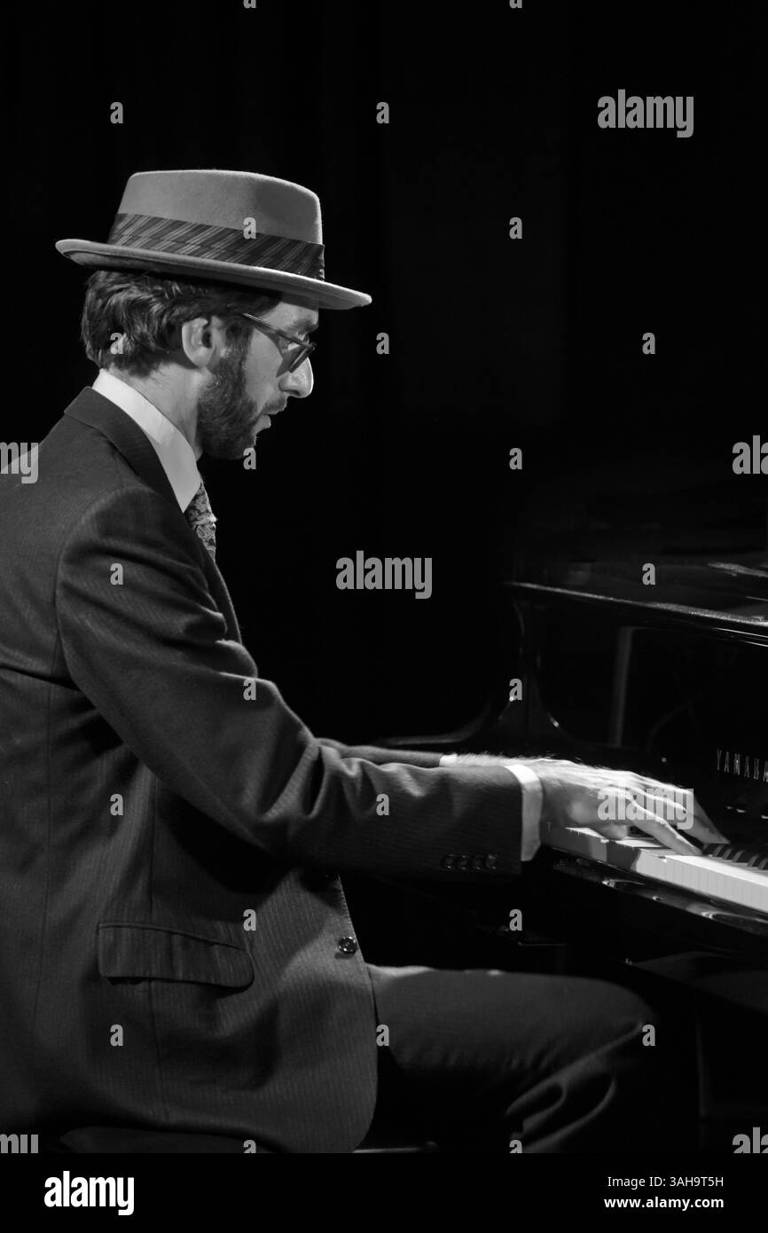 Le SFJAZZ HIGH SCHOOL ALL-STARS ORCHESTRA préformes dans la discothèque au Festival de Jazz de Monterey - Monterey, Californie Banque D'Images