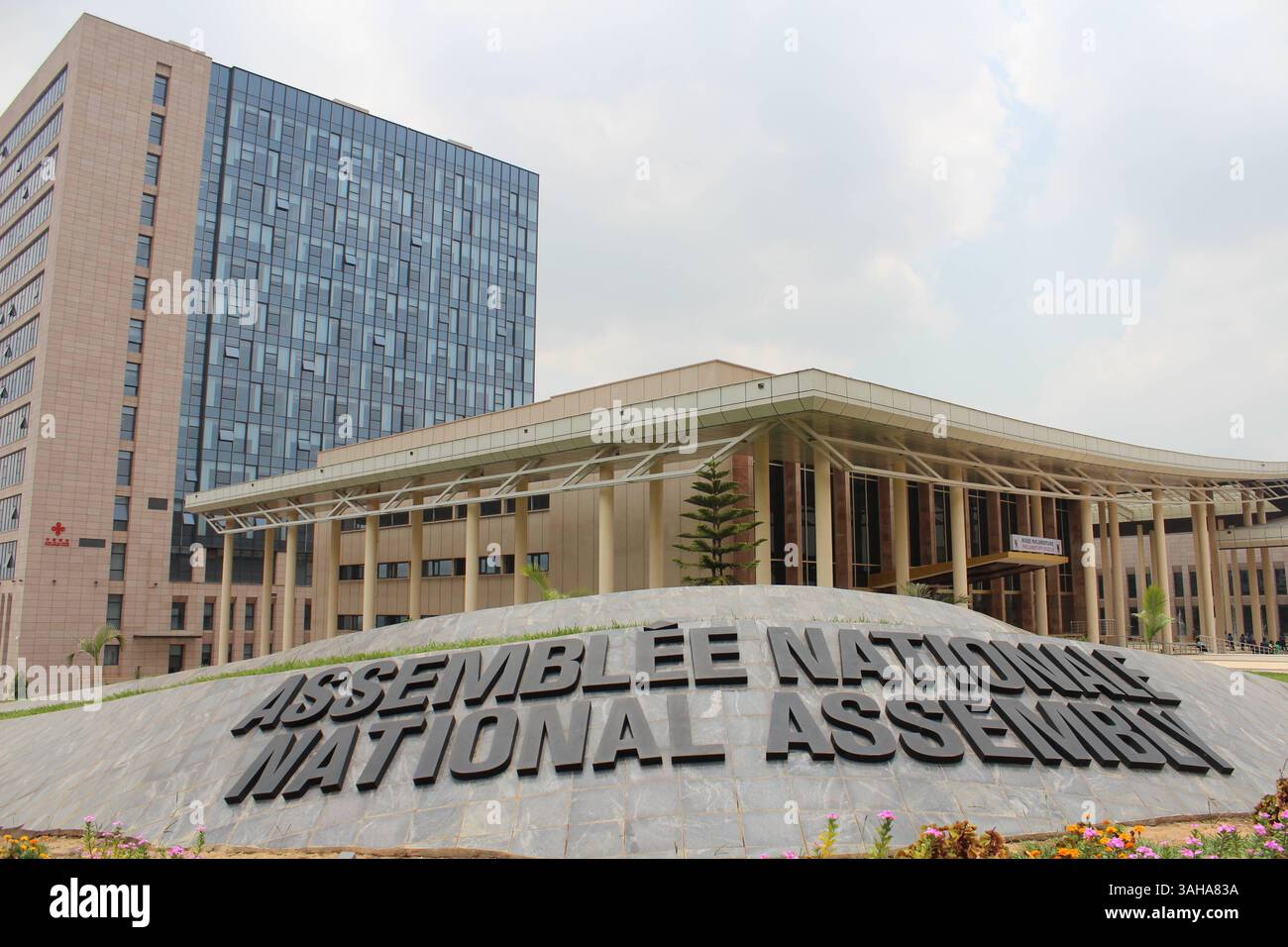 Financement chinois bâtiment de l'Assemblée nationale du Cameroun à ...