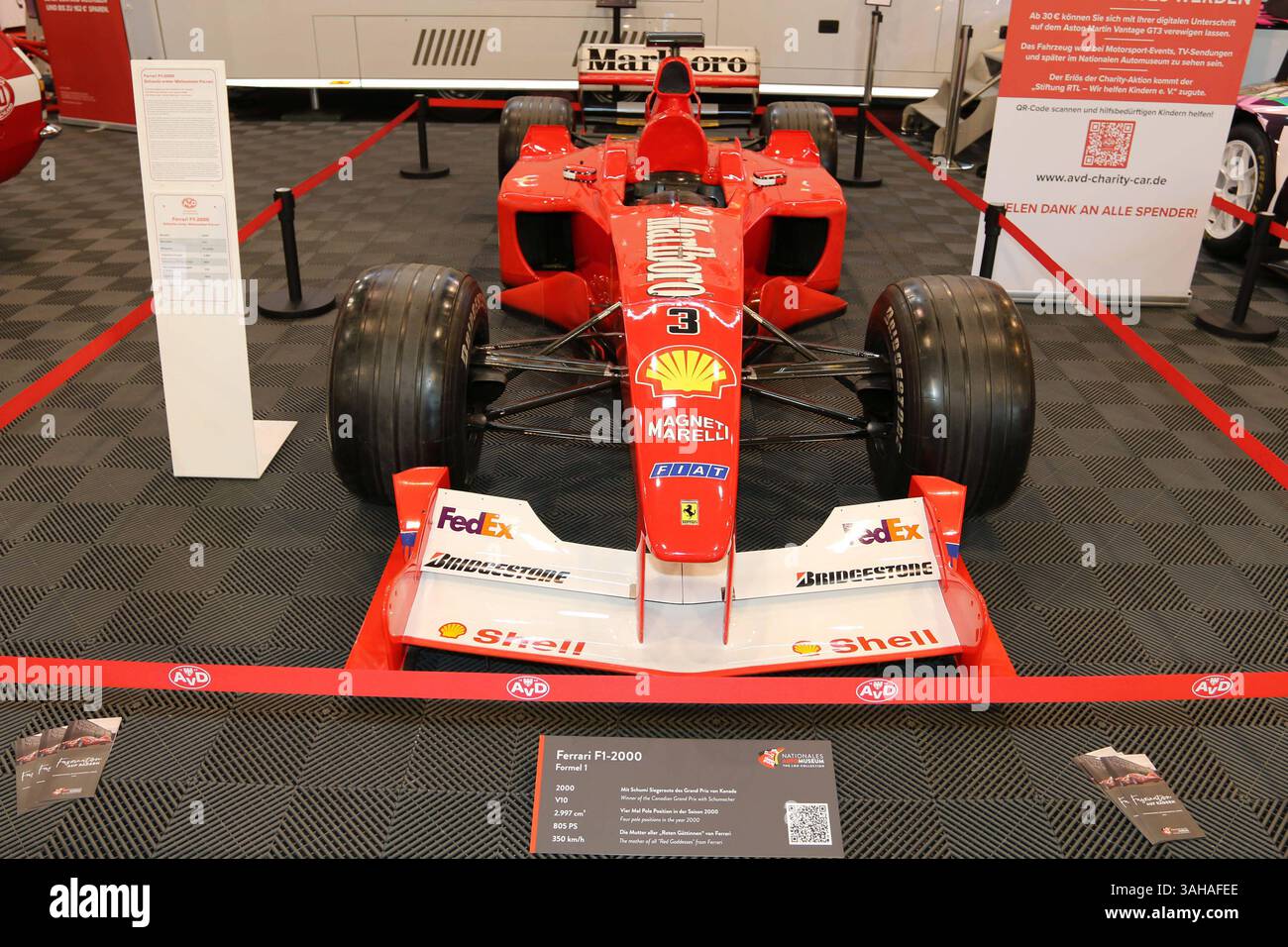 Ferrari F1-2000 formel 1 Rennwagen von Michael Schumacher, saison 2000, Leihgabe des Nationalen Automuseums The Loh Collection, 35. Techno Classica Essen 09. - 13.04.2025. Messe Essen, Siha, Oldtimer / klassische Autos / Autoausstellung, Oldtimermesse, Essen D. *** Ferrari F1 2000 Formula 1 Racing car by Michael Schumacher, saison 2000, prêté par le National automobile Museum The Loh Collection , 35 Techno Classica Essen 09 13 04 2025 Messe Essen, Siha, Oldtimer exposition de voitures classiques, salon des voitures classiques, Essen d Banque D'Images
