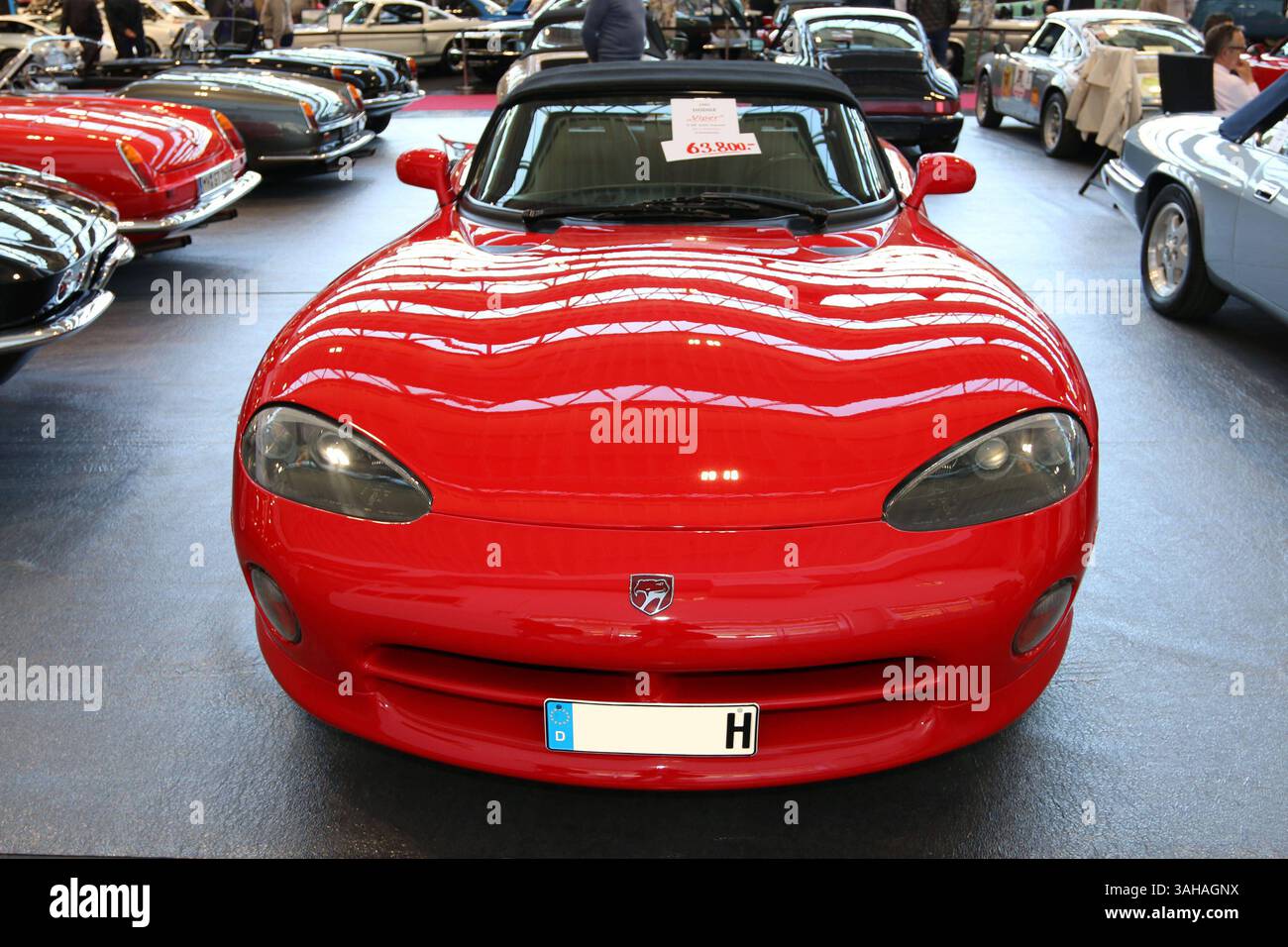 Dodge Viper V10 Baujahr 1994, H-Kennzeichen, Chrysler, 35. Techno Classica Essen 09. - 13.04.2025. Messe Essen, Siha, Oldtimer / klassische Autos / Autoausstellung, Oldtimermesse, Essen D. *** Dodge Viper V10 année de construction 1994, H plaque d'immatriculation, Chrysler , 35 Techno Classica Essen 09 13 04 2025 Messe Essen, Siha, Oldtimer Classic car Exhibition, Oldtimermesse, Essen d Banque D'Images