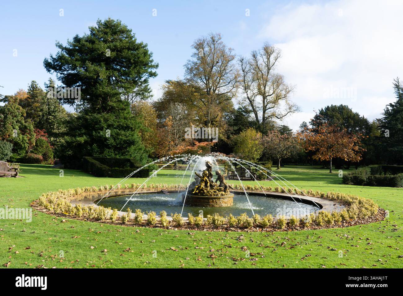 Une fontaine dans le parc du palais de Blenheim, Woodstock, Oxfordshire Banque D'Images