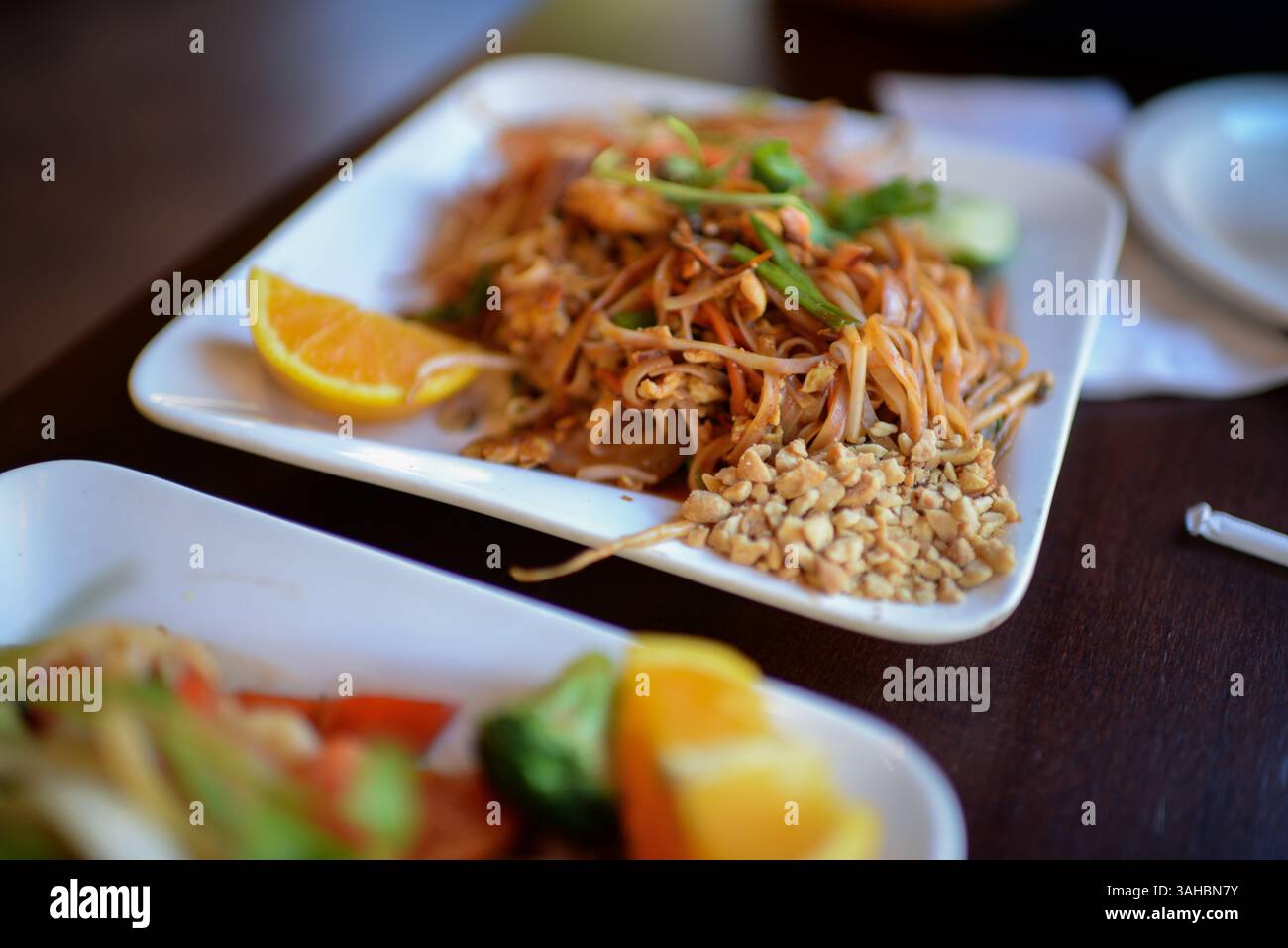 Plat de nouilles thaïlandaises dans le restaurant Banque D'Images