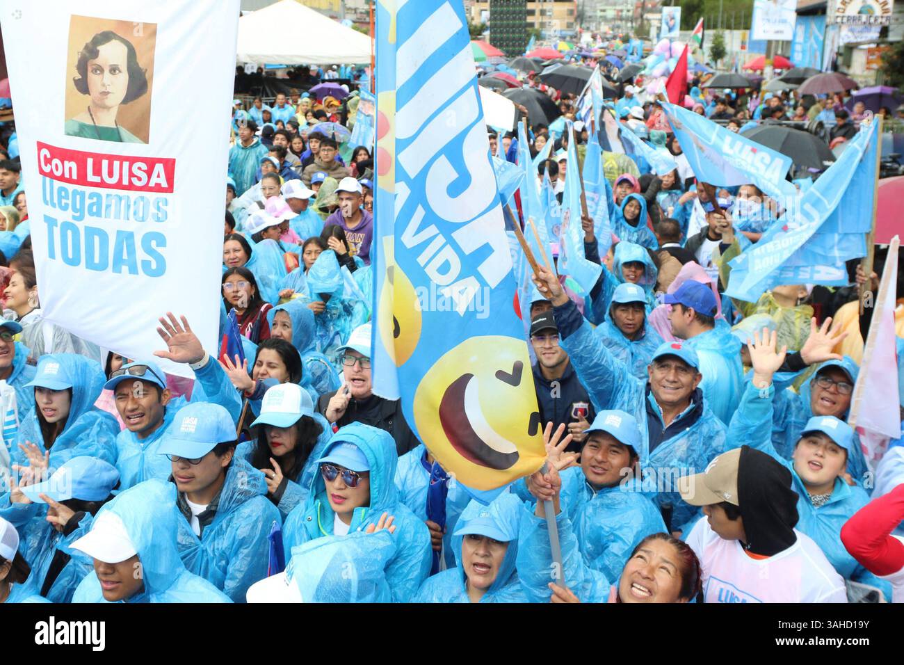 LUISA Gonzalez CLÔTURE DE LA CAMPAGNE À QUITO, mercredi 9 avril 2025 clôture de la campagne à Quito de la candidate Luisa Gonzalez et des partisans du RC, sur l'avenue Moran Valverde au sud de la capitale photos API Alberto Suarez Quito Pichincha Ecuador POL CIERRECAMPANALUISAGONZALAEZENQUITO d48893d559d06e9b9590fefd Copyright : xALBERTOxSUÃREZx Banque D'Images