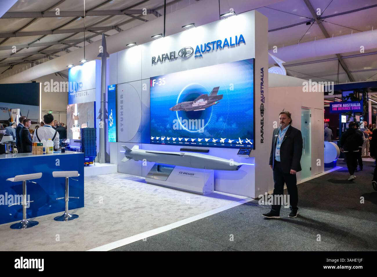 Avalon, Australie. 26 mars 2025. Rafael Advanced Defense Systems Ltd., une société israélienne de technologie de défense, a vu des représentants. (Photo de Alexander Bogatyrev/SOPA images/SIPA USA) crédit : SIPA USA/Alamy Live News Banque D'Images