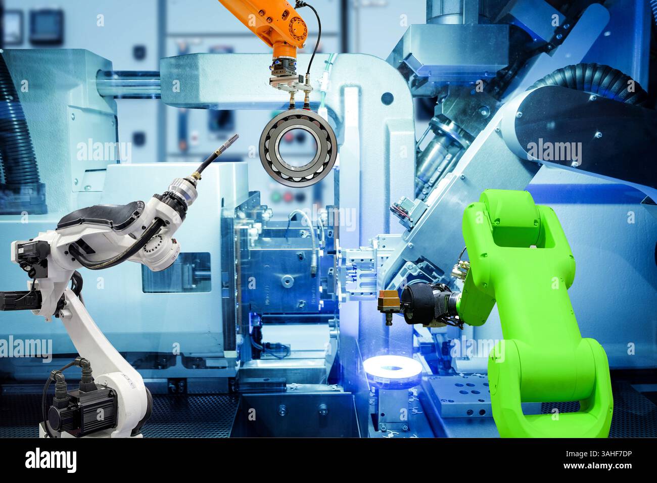 Robot industriel de soudage et robot de préhension travaillant avec des pièces métalliques sur usine intelligente, sur fond de couleur bleu machine, industrie 4,0 Banque D'Images