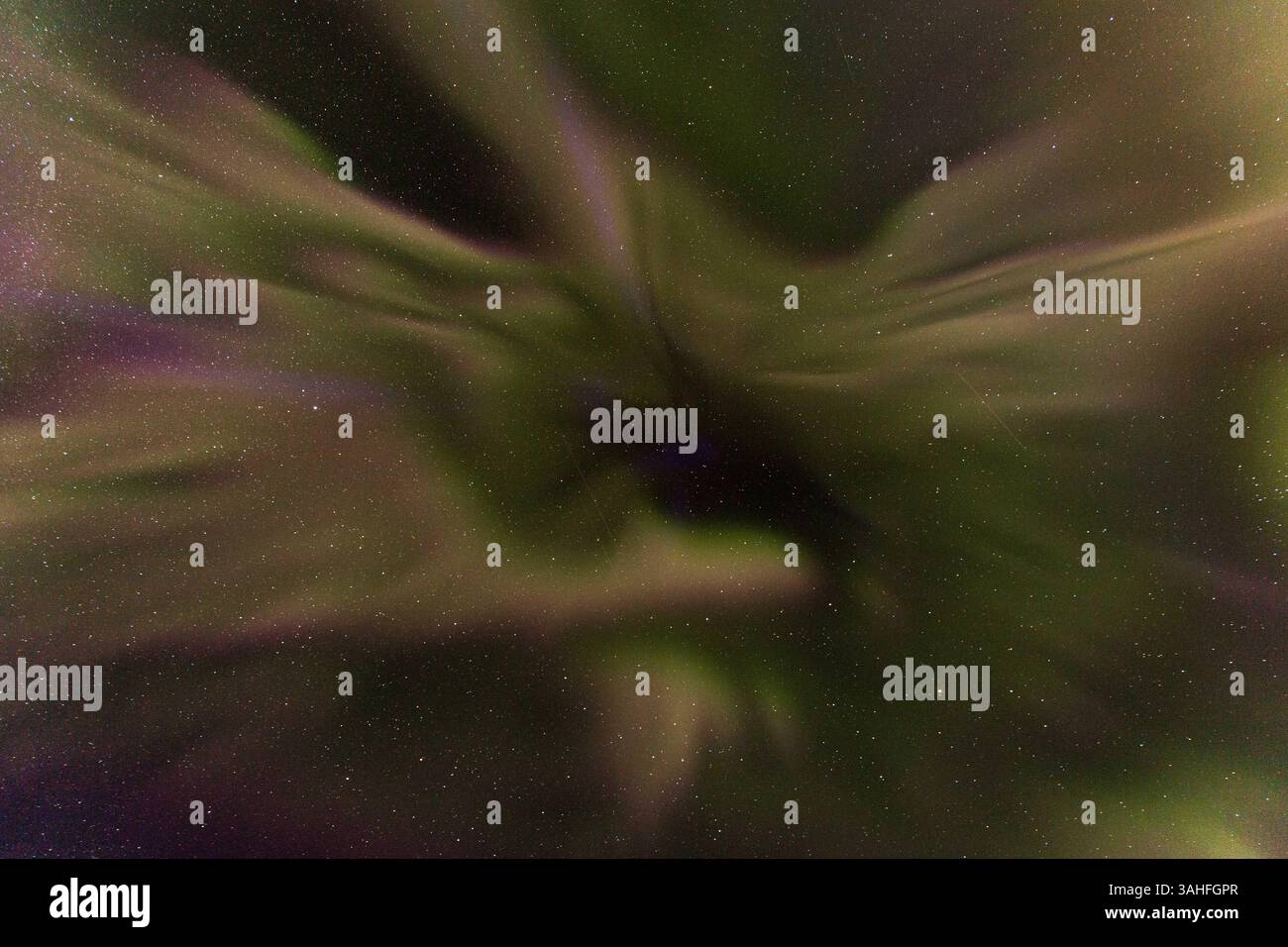 22 mars 2015 - Islande - northern lights colorés et pittoresques, ou des aurores boréales, comme vu au début du printemps à Kalfafell, Islande (crédit Image : © Daniel DeSlover/Zuma sur le fil) Banque D'Images