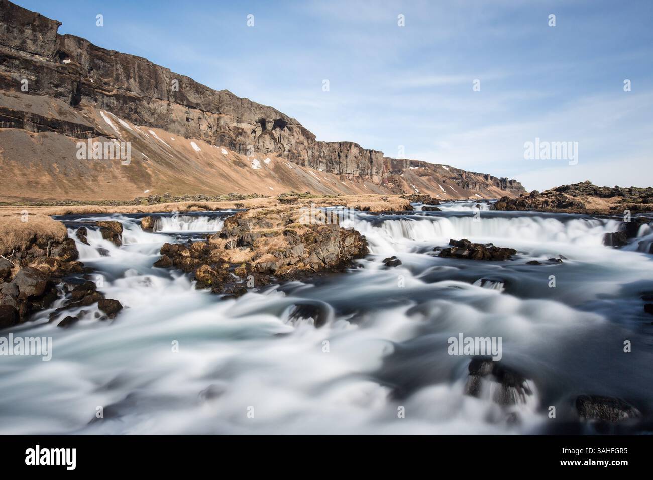 22 mars 2015 - Islande - paysage de falaises et roaring rapids dans un ruisseau le long de la Rocade (Route 1 KirkjubÃ¦jarklaustur entre) et en Islande Skaftafell (crédit Image : © Daniel DeSlover/Zuma sur le fil) Banque D'Images