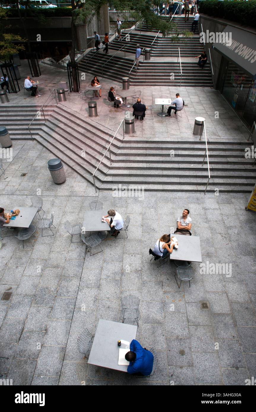 Sep 24, 2013 - New York, New York, États-Unis - le Citigroup Center, siège de la banque multinationale, et deux niveaux d'espace public avec beaucoup de commodités : restaurants, tables, toilettes et accès au métro, au 153 E 53rd Street et 601 Lexington Avenue. (Crédit image : © Sergi Reboredo/ZUMA Wire/ZUMAPRESS.com) Banque D'Images
