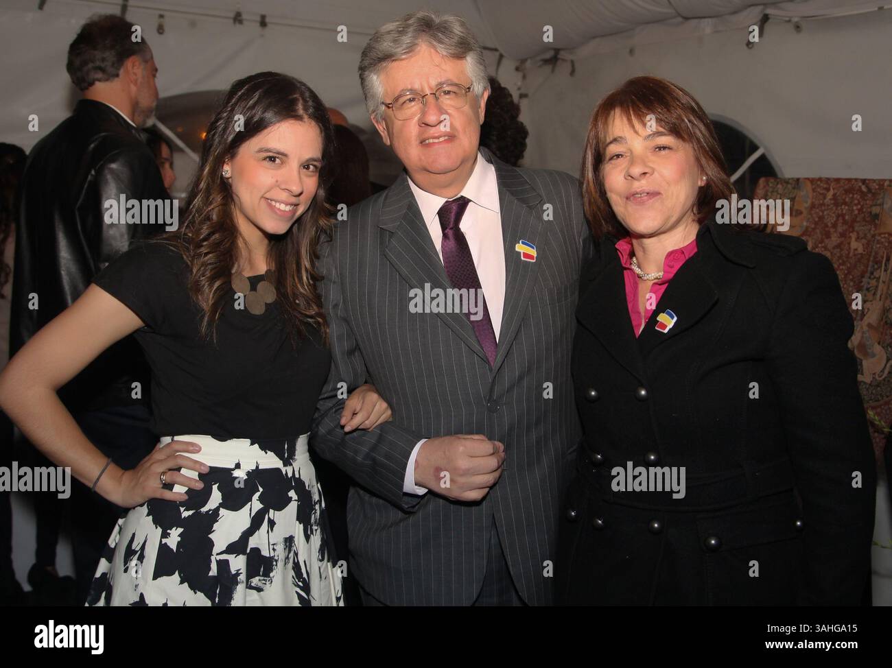 1 avril 2015 - Colombie - Bogota Abril 01 de 2015. En el Teatro Julio Mario Santodomingo se presenta el Festival de Musica de Bogota , Bogota es Mozart. Luisa Arboleda, Luis Guillermo Arboleda y Maria Victoria LondoÃÆ’Ã‚Â±o. Foto Nestor Gomez -El Tiempo . DescripciÃÆ’Ã‚Â³n : Festival de Musica de Bogota , Bogota es Mozart. Foto Nestor Gomez -El Tiempo CrÃÆ’Ã‚Â©dito : CEET FotÃÆ’Ã‚Â³grafo : NESTOR GÃÆ’Ã‚â€œMEZ (crédit image : © El Tiempo/GDA/ZUMA Wire) Banque D'Images