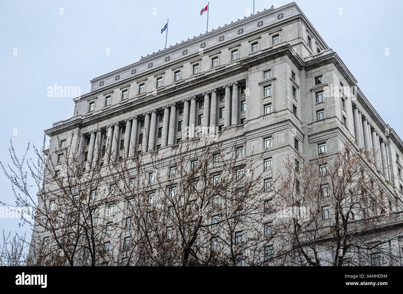 Sun Life Building, un immeuble de bureaux historique de 24 étages situé rue Metcalfe sur Dorchester Square à Montréal, Québec, Canada Banque D'Images