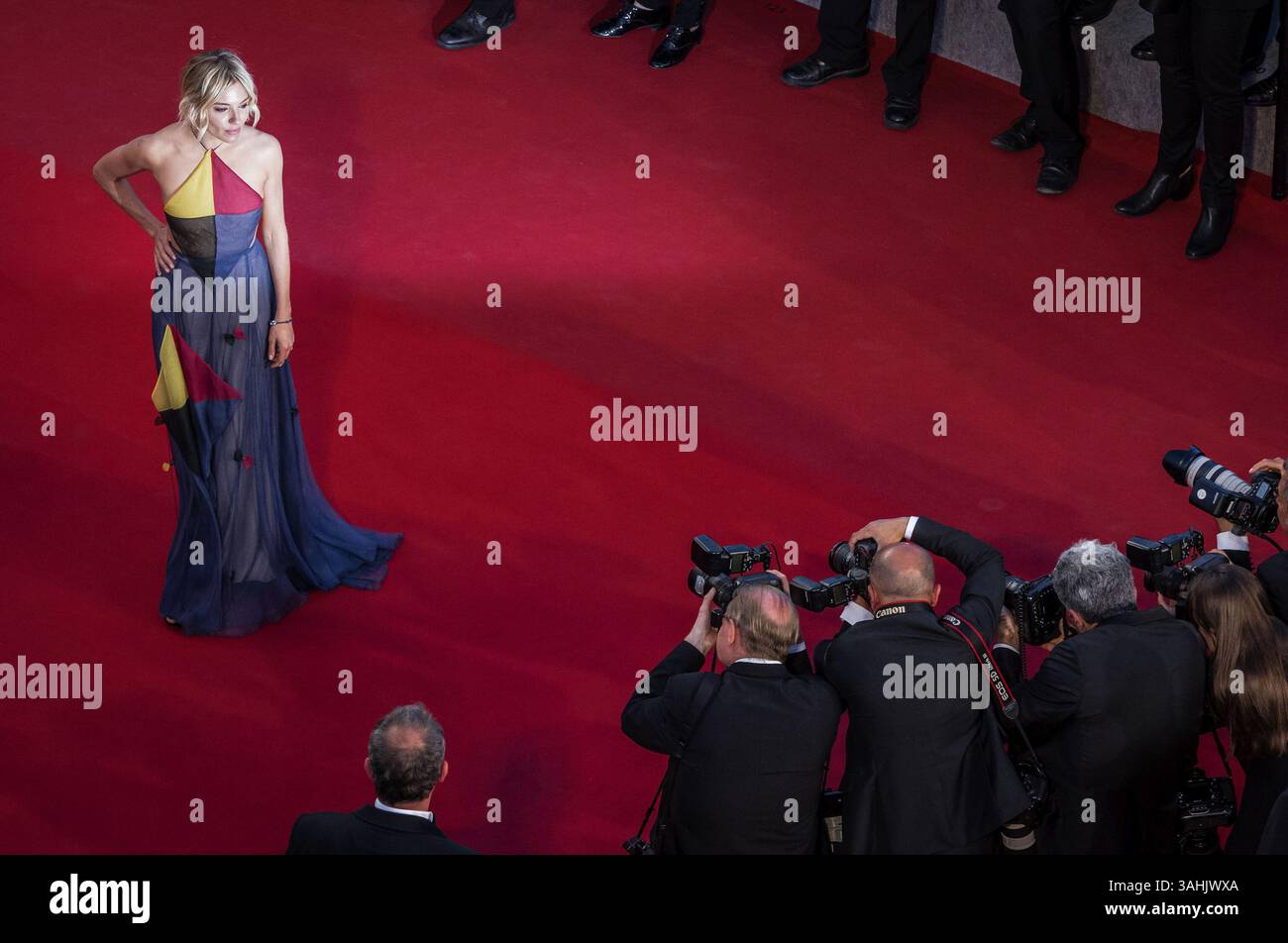 16 mai 2015 - Cannes, FRANCE - Sienna Miller, actrice membre du jury, pose pour les photographes à son arrivée pour la projection du film la mer des arbres au 68ème festival international du film, Cannes, sud de la France, samedi 16 mai, 2015. VIANNEY LE CAER/POOL/PI (crédit image : © Prensa Internacional/ZUMA Wire) Banque D'Images
