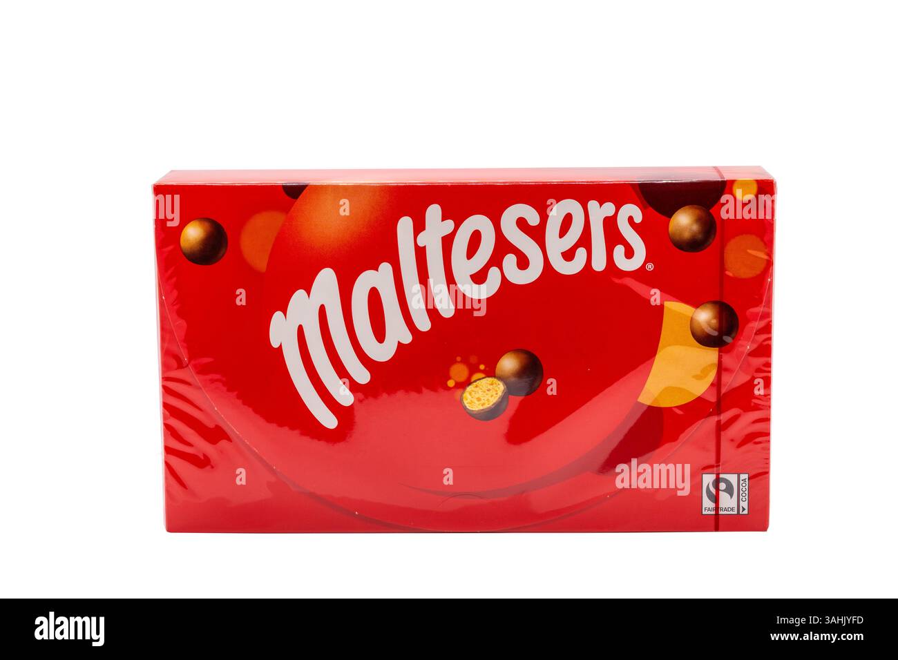 Wolverhampton, Royaume-Uni - 10 avril 2025 : emballage externe de la confiserie britannique Maltesers, un chocolat fabriqué par mars au Royaume-Uni Banque D'Images