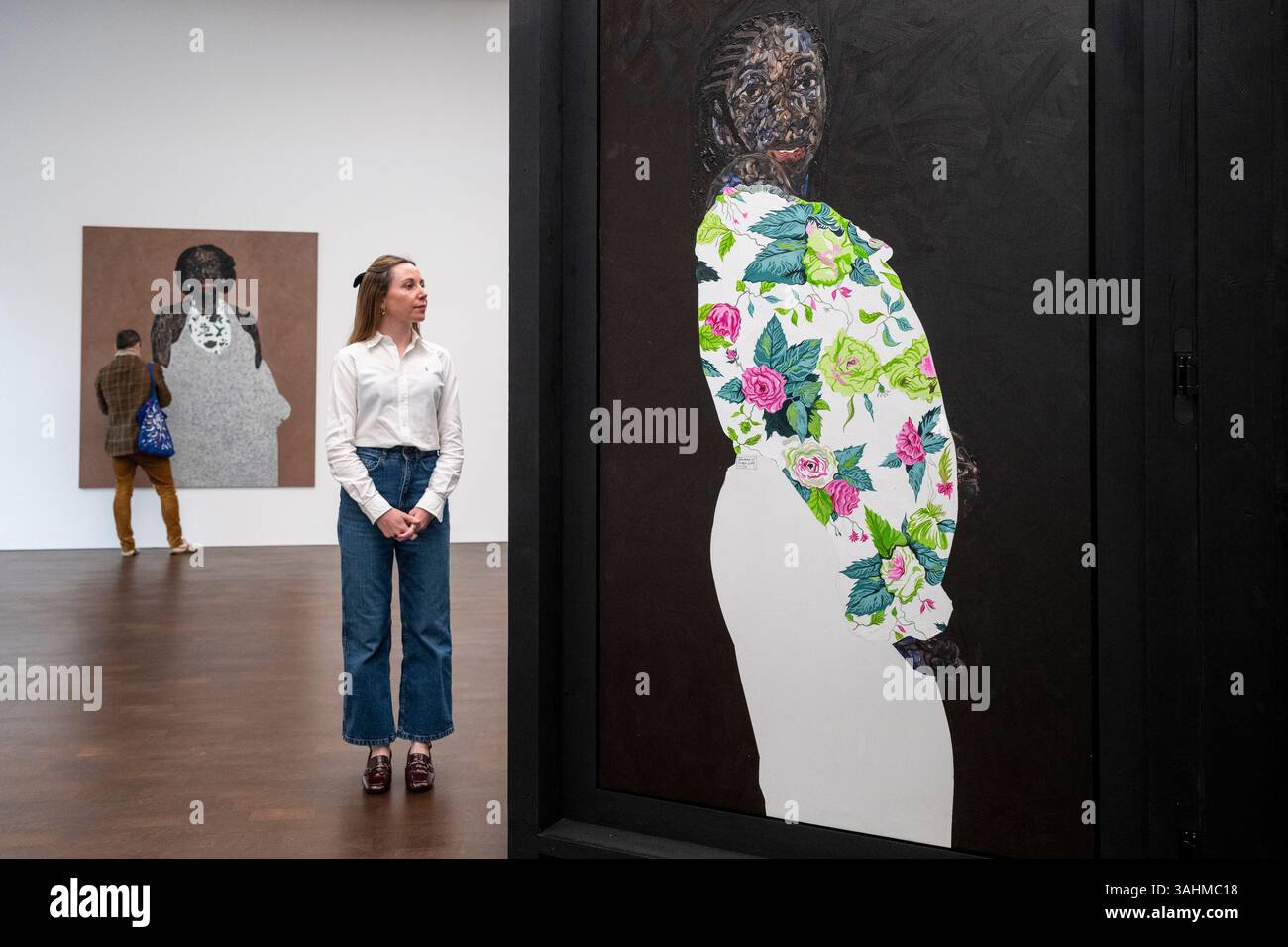Londres, Royaume-Uni. 10 avril 2025. (R) « Nkyinkyim », 2025, en avant-première de « je ne viens pas à toi par hasard », une exposition de nouvelles œuvres de l’artiste ghanéenne Amoako Boafo dont les peintures réexaminent la compréhension occidentale de l’Afrique contemporaine et de la diaspora africaine. L'exposition se déroule du 10 avril au 24 mai 2025 à Gagosian Grosvenor Hill, Mayfair. Credit : Stephen Chung / Alamy Live News Banque D'Images Londres, Royaume-Uni. 10 avril 2025. (R) « Nkyinkyim », 2025, en avant-première de « je ne viens pas à toi par hasard », une exposition de nouvelles œuvres de l’artiste ghanéenne Amoako Boafo dont les peintures réexaminent la compréhension occidentale de l’Afrique contemporaine et de la diaspora africaine. L'exposition se déroule du 10 avril au 24 mai 2025 à Gagosian Grosvenor Hill, Mayfair. Credit : Stephen Chung / Alamy Live News Banque D'Images