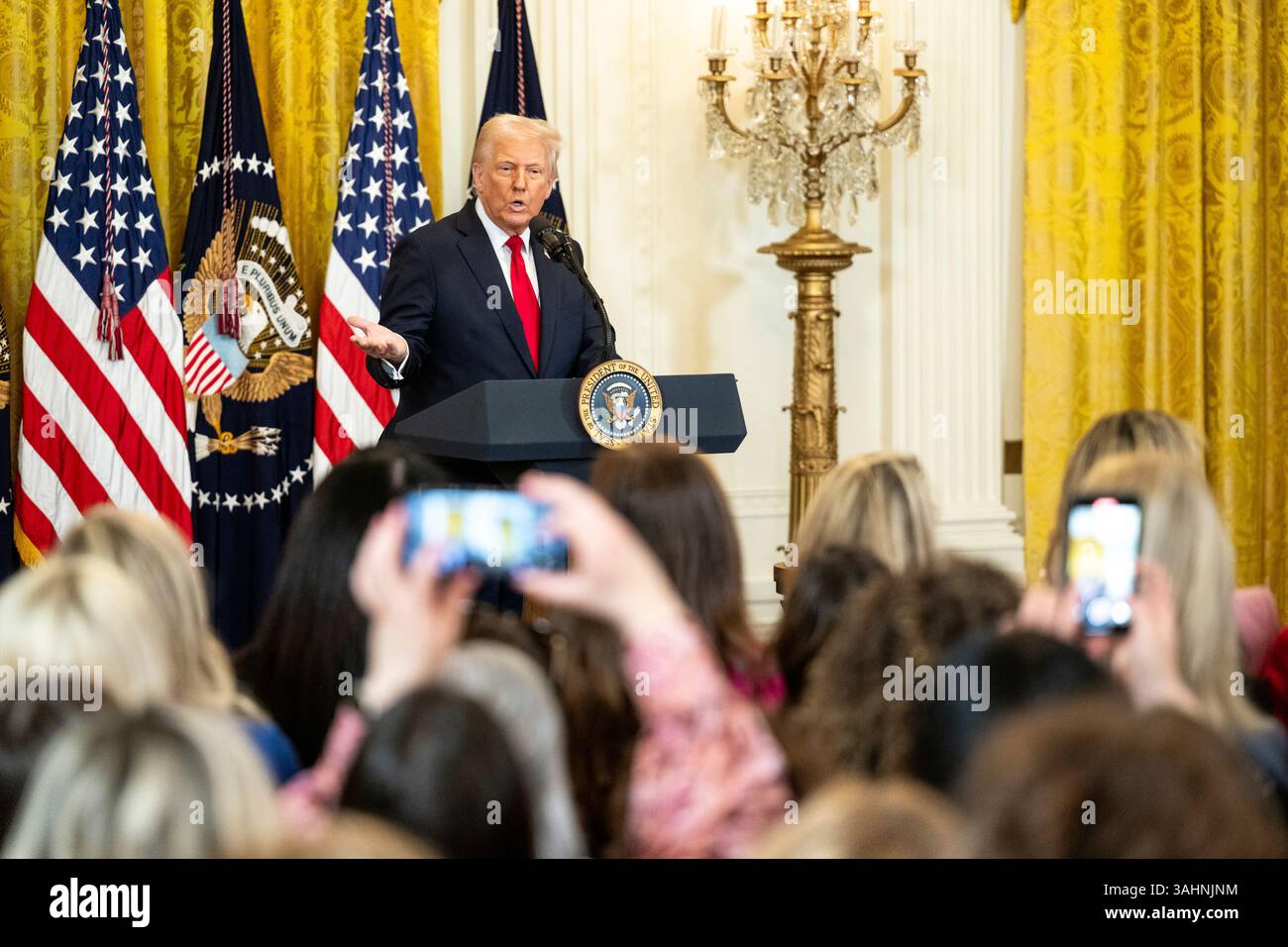 WASHINGTON DC, États-Unis - 26 mars 2025 - le président américain Donald Trump prononce une allocution lors d’un événement célébrant le mois de l’histoire des femmes, le mercredi 26 mars 20 Banque D'Images