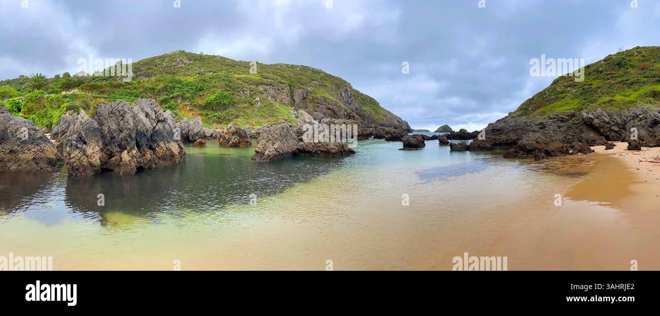 Plage, vue panoramique. Barro, Asturies, Espagne. Banque D'Images