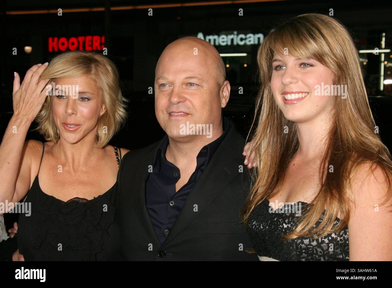 16 septembre 2008 - Hollywood, CA, États-Unis - 16 septembre 2008 - Hollywood, Californie - Michelle Moran avec Michael Chiklis et leur fille Autumn. Première de « Eagle Eye » à Los Angeles au Grauman's Chinese Theatre. Crédit photo : Michael Jade/AdMedia (crédit image : © Michael Jade/AdMedia via ZUMA Wire) Banque D'Images