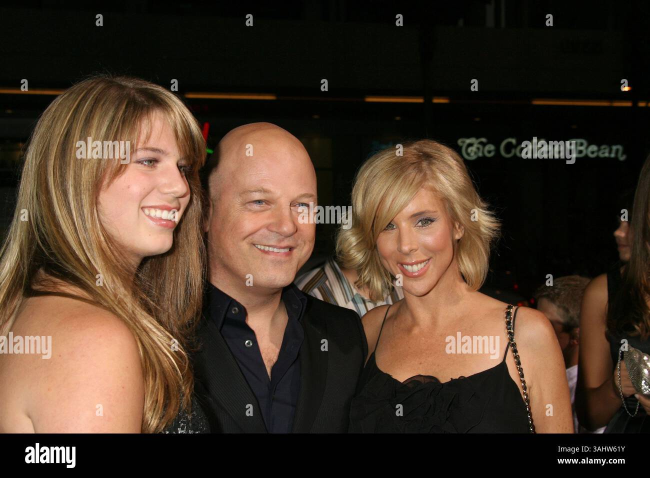 16 septembre 2008 - Hollywood, CA, États-Unis - 16 septembre 2008 - Hollywood, Californie - Michelle Moran avec Michael Chiklis et leur fille Autumn. Première de « Eagle Eye » à Los Angeles au Grauman's Chinese Theatre. Crédit photo : Michael Jade/AdMedia (crédit image : © Michael Jade/AdMedia via ZUMA Wire) Banque D'Images
