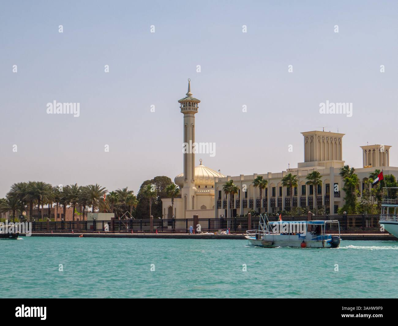 Dubaï. La mosquée Alfarooq ou Al Farooq masjid. Situé dans le quartier historique Al Fahidi (Al Bastakiya) Banque D'Images