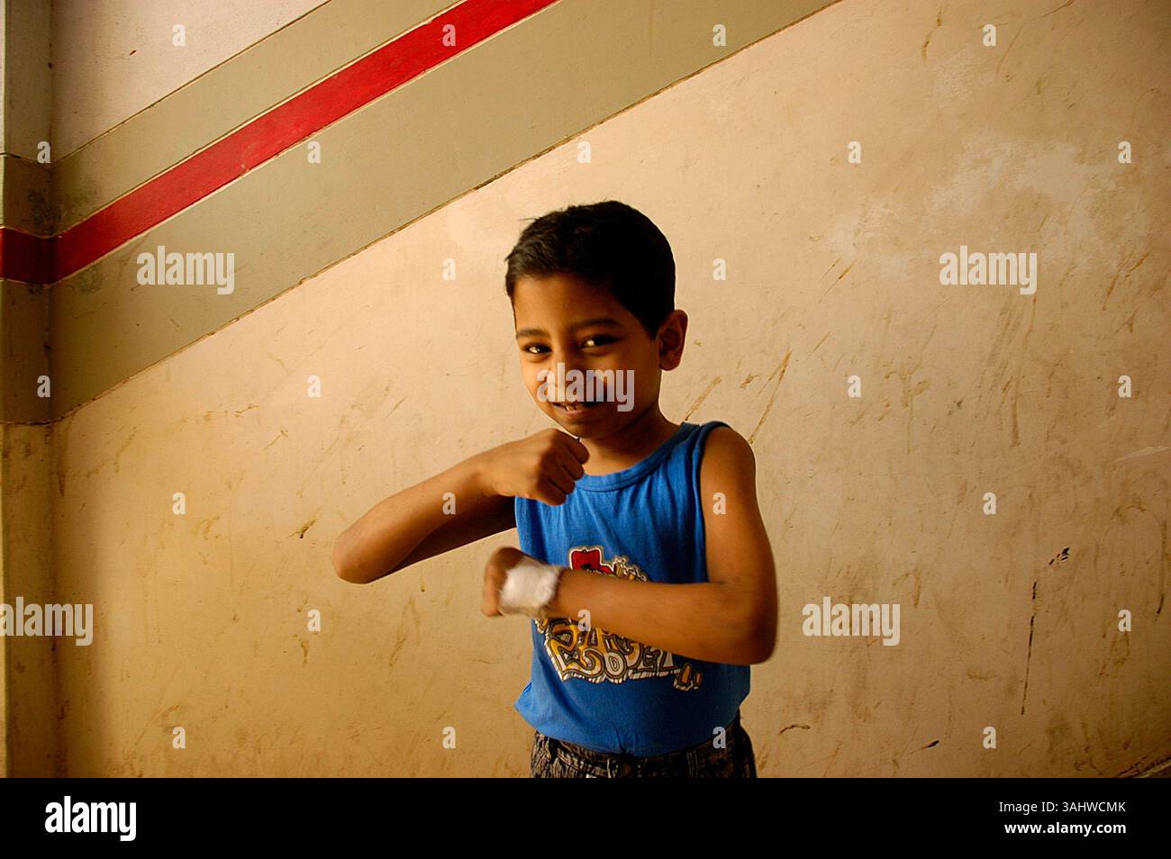 30 avril 2008 - Dhaka, Bangladesh - SHAD, âgé de 8 ans, atteint de la thalassémie e-bêta est venu tous les mois à l'hôpital de thalassémie du Bangladesh pour son traitement. (Crédit image : © Noor Alam via ZUMA Wire) Banque D'Images