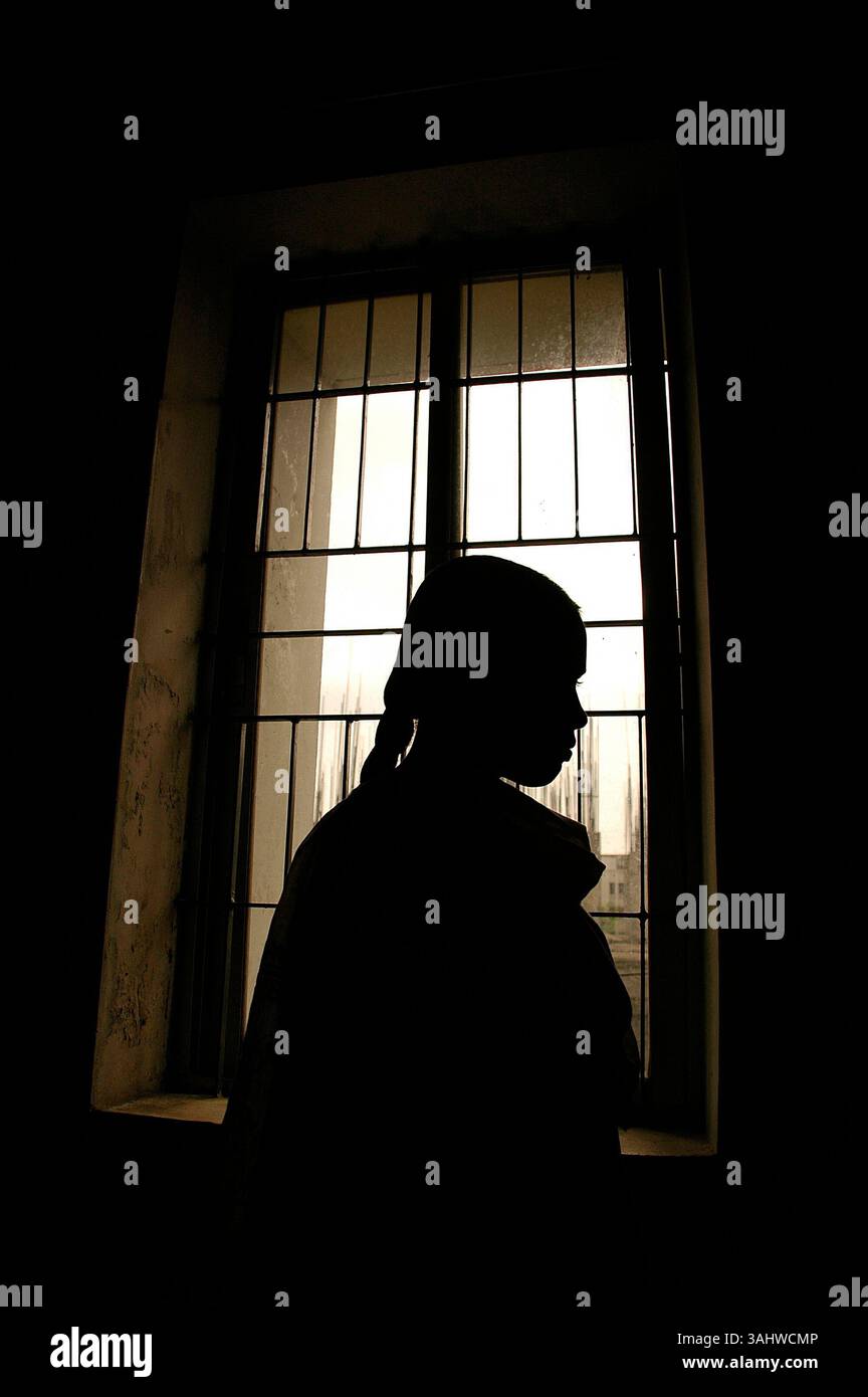 17 avril 2008 - Dhaka, Bangladesh - Une patiente thalassémique âgée de 25 ans ne veut pas révéler son identité, a dit : « je suis mariée depuis de nombreuses années, mais mon mari ne le sait toujours pas. Je viens chez mon père pour me faire soigner. J'ai peur de lui dire, que se passerait-il s'il divorçait de moi ? (Crédit image : © Noor Alam via ZUMA Wire) Banque D'Images