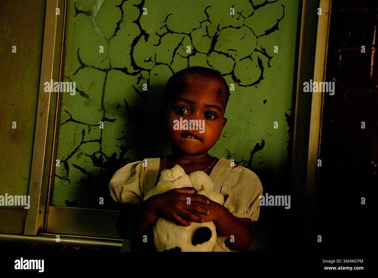 8 mai 2008 - Dhaka, Bangladesh - SHOHAGI, 3 ans, est venu de Mymensingh à Dhaka Children Hospital Centre de thalassémie a été détecté par bêta thalassémie aujourd'hui. Son frère aîné souffre également de thalassémie depuis de nombreuses années. (Crédit image : © Noor Alam via ZUMA Wire) Banque D'Images