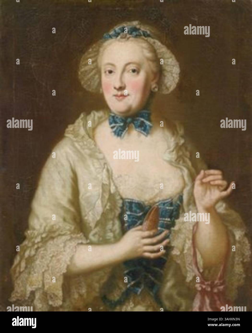 Portrait attribué au cercle de Georg Desmarées, mettant en vedette Marie Anne Sophie de Saxe, électrice de Bavière, représentée avec un fuseau à la main, illustrant sa grâce et son rôle aristocratique. Banque D'Images