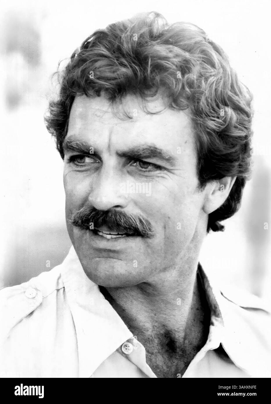 Tom Selleck. Portrait de l'acteur américain Thomas William Selleck (né en 1945), photo publicitaire pour la série télévisée Magnum, PI, 1980 Banque D'Images