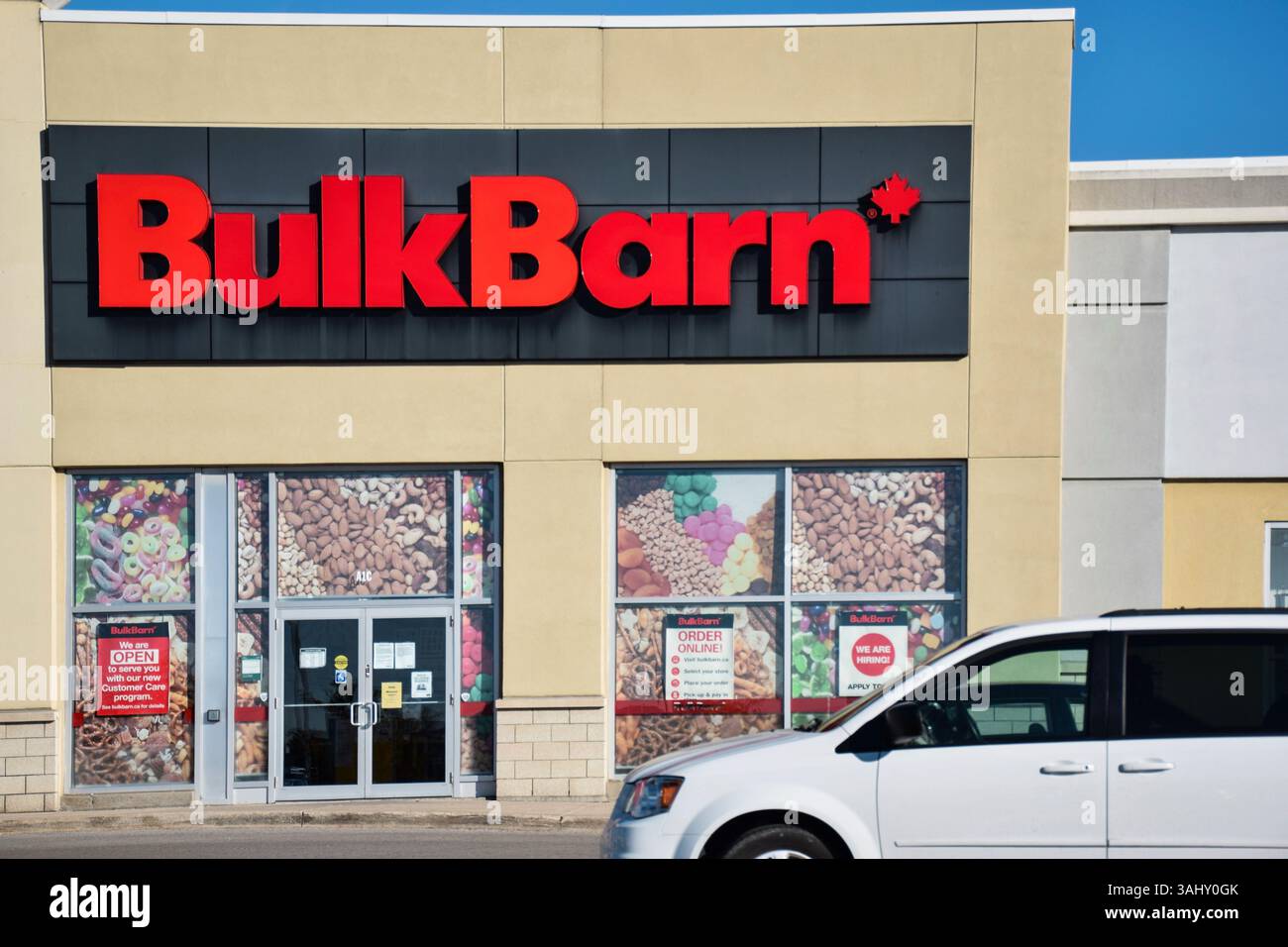 Newmarket, ON Canada, le 21 septembre 2020 : vue d'une vitrine Bulk Barn depuis un stationnement Banque D'Images