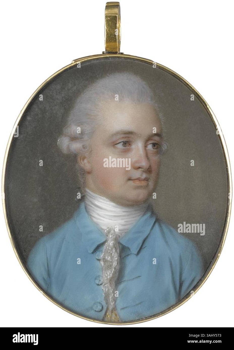 Un portrait de 1772 par John Smart, mettant en vedette John Bullock, portant un manteau en céruléen et un jabot en dentelle blanche. Le cadre doré contient les initiales I.B. et est gravé sur le verso, avec la note « dessiné à la demande de B.P. » la miniature représente Bullock dans une belle tenue du XVIIIe siècle et fait partie d'une collection de miniatures détaillées de Smart. Banque D'Images