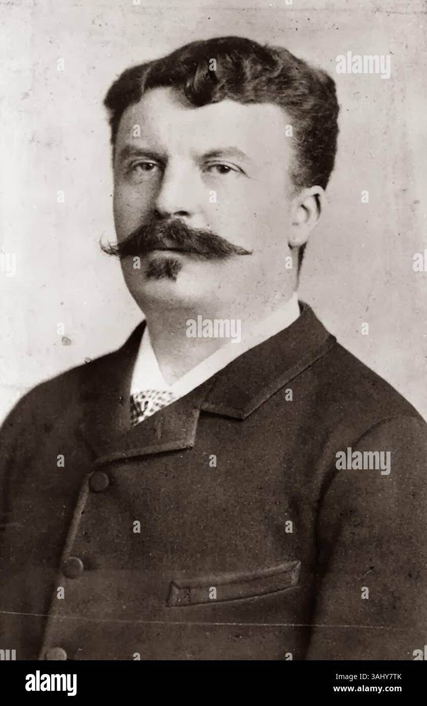 Ce portrait du XIXe siècle réalisé par Alphonse Liébert montre Guy de Maupassant, le célèbre écrivain français, capturé en gros plan, soulignant sa présence littéraire. Banque D'Images