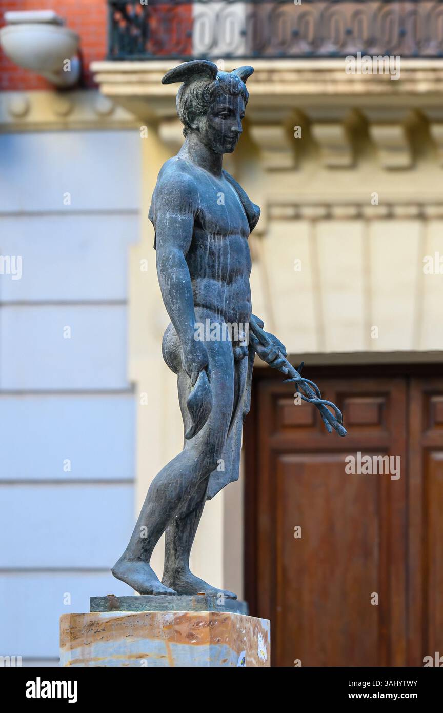 Statue de décoration urbaine au dios Mercurio, œuvre du sculpteur Antonio Campillo Parraga Banque D'Images