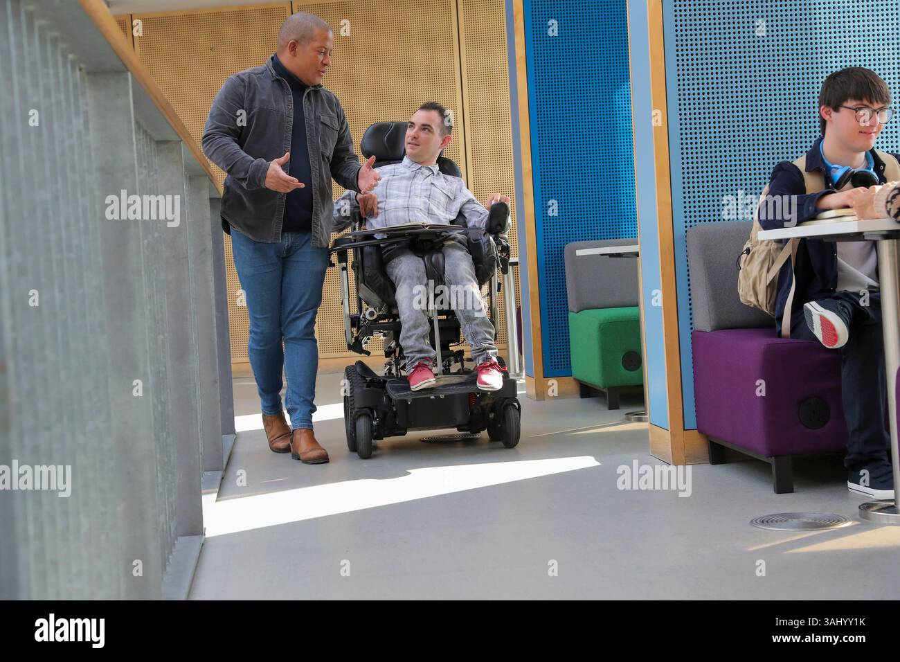 Enseignants et étudiants handicapés à l'université Banque D'Images