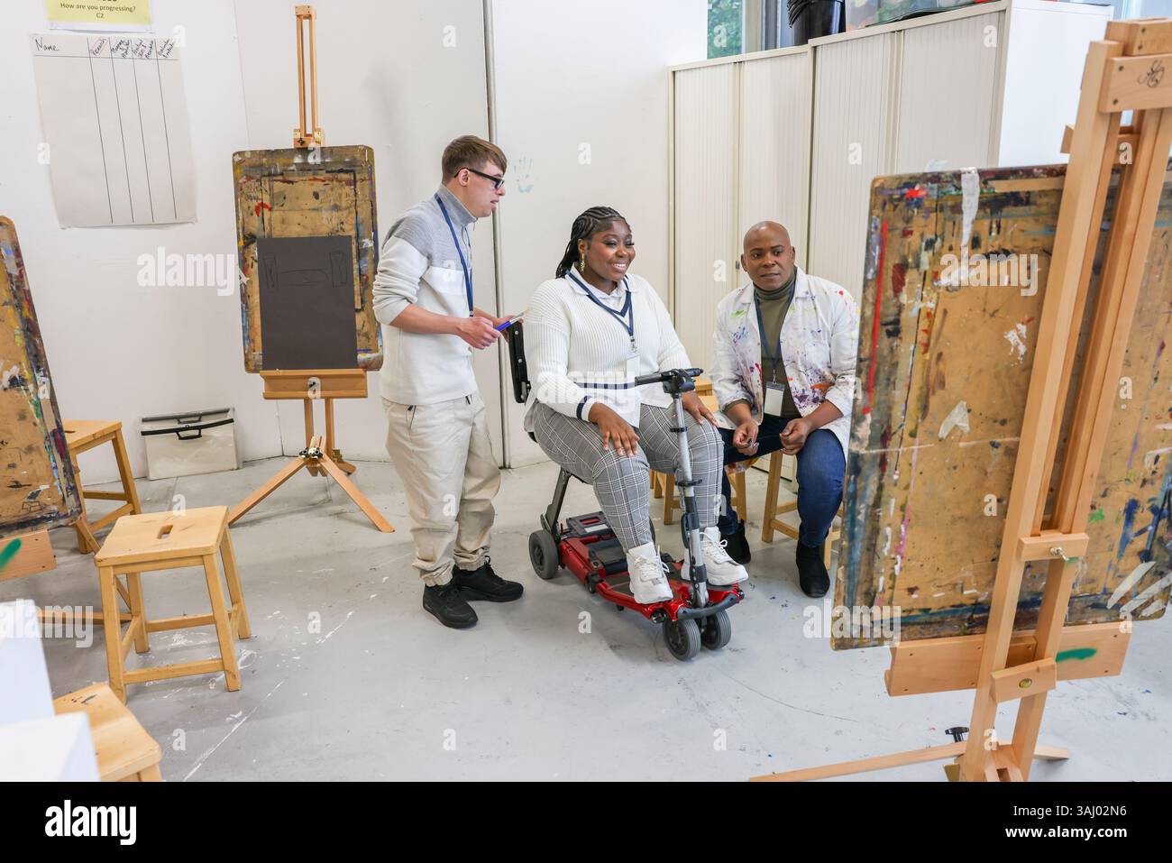 Les personnes handicapées parlent en atelier Banque D'Images
