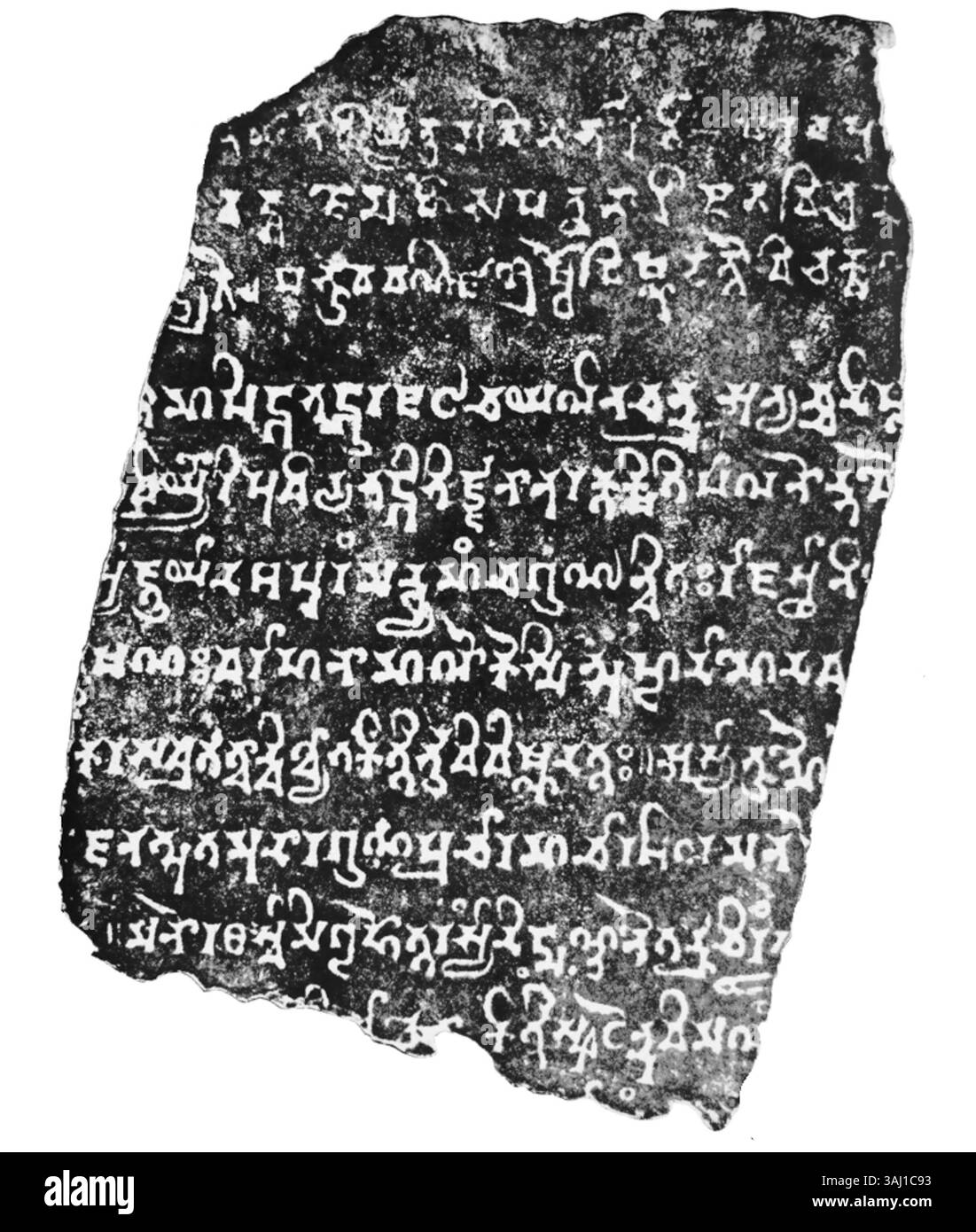 Cette inscription fragmentaire de Chittorgarh, datant de la première moitié du vie siècle de notre ère, appartient aux Naigamas. Le texte donne un aperçu de l'histoire ancienne de la région, offrant un aperçu de la culture et de la langue de l'Inde ancienne. Banque D'Images