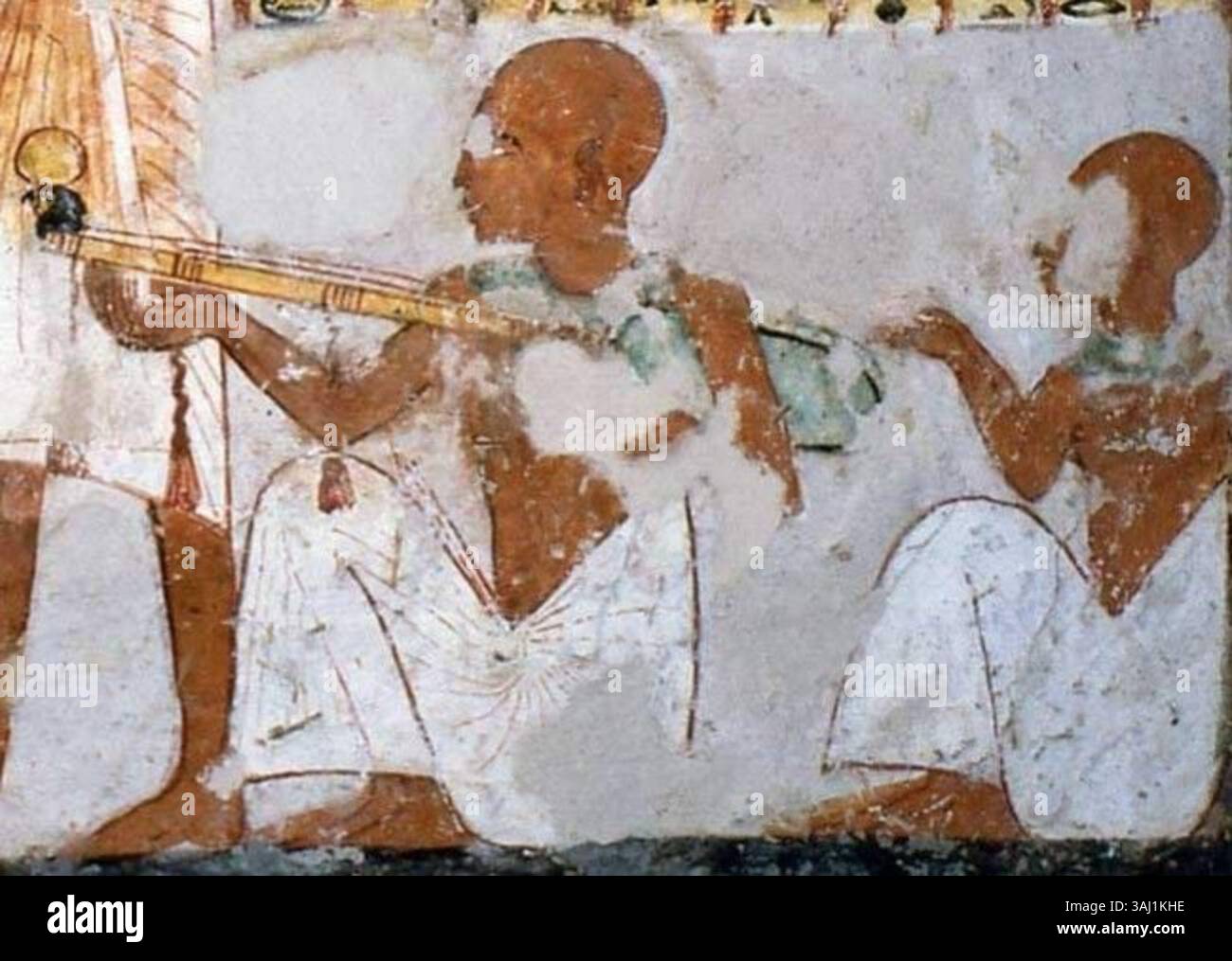 Cette fresque, trouvée dans le tombeau de Nakhtamun au Cheikh Abd el-Qurna, représente un joueur de luth de l'Égypte ancienne, vers 1279-1213 av. J.-C.. La représentation vibrante offre un aperçu de la culture musicale du nouvel Empire, mettant en valeur les instruments égyptiens anciens. Banque D'Images