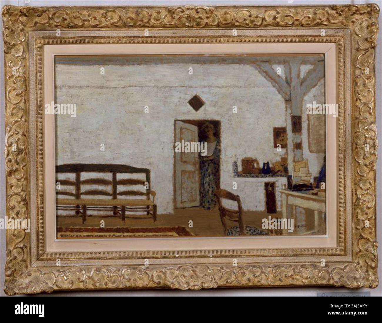 Misia à Villeneuve-sur-Yonne (1897-1899) d’Édouard Vuillard représente le portrait de Misia, figure éminente de la scène artistique parisienne, peint avec des tons doux et une texture riche, reflétant sa présence raffinée et son statut social. Banque D'Images