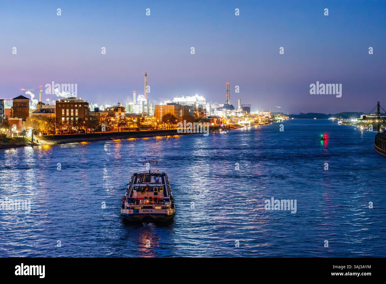 Ludwigshafen am Rhein : Rhin, usine BASF, coucher de soleil à Palatinat, Rhénanie-Palatinat, Rhénanie-Palatinat, Allemagne Banque D'Images
