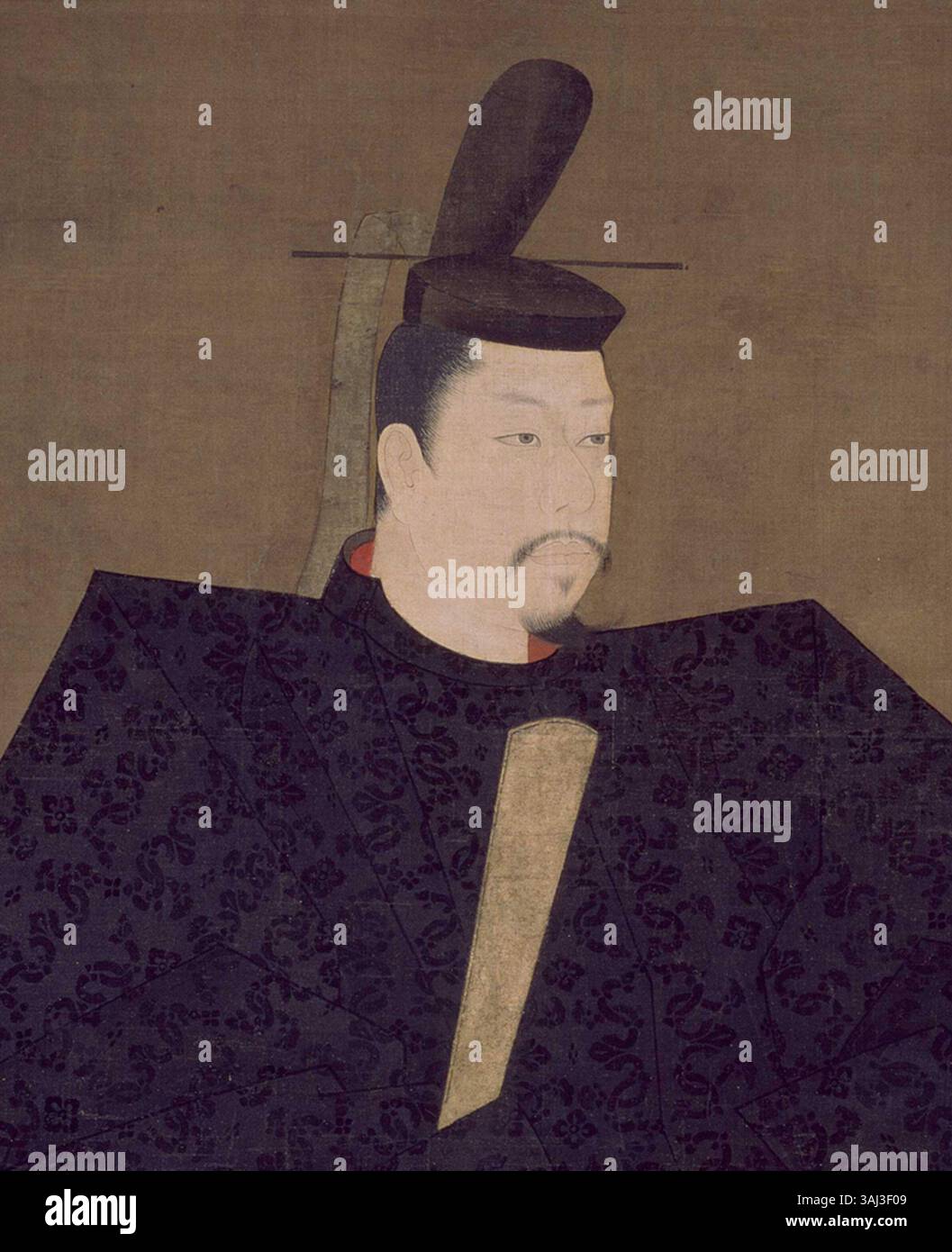 Portrait de Minamoto no Yoritomo, le premier shogun de la période Kamakura, peint par Fujiwara no Takanobu. La peinture suspendue en rouleau date de 1179, montrant une figure historique significative du Japon. Banque D'Images