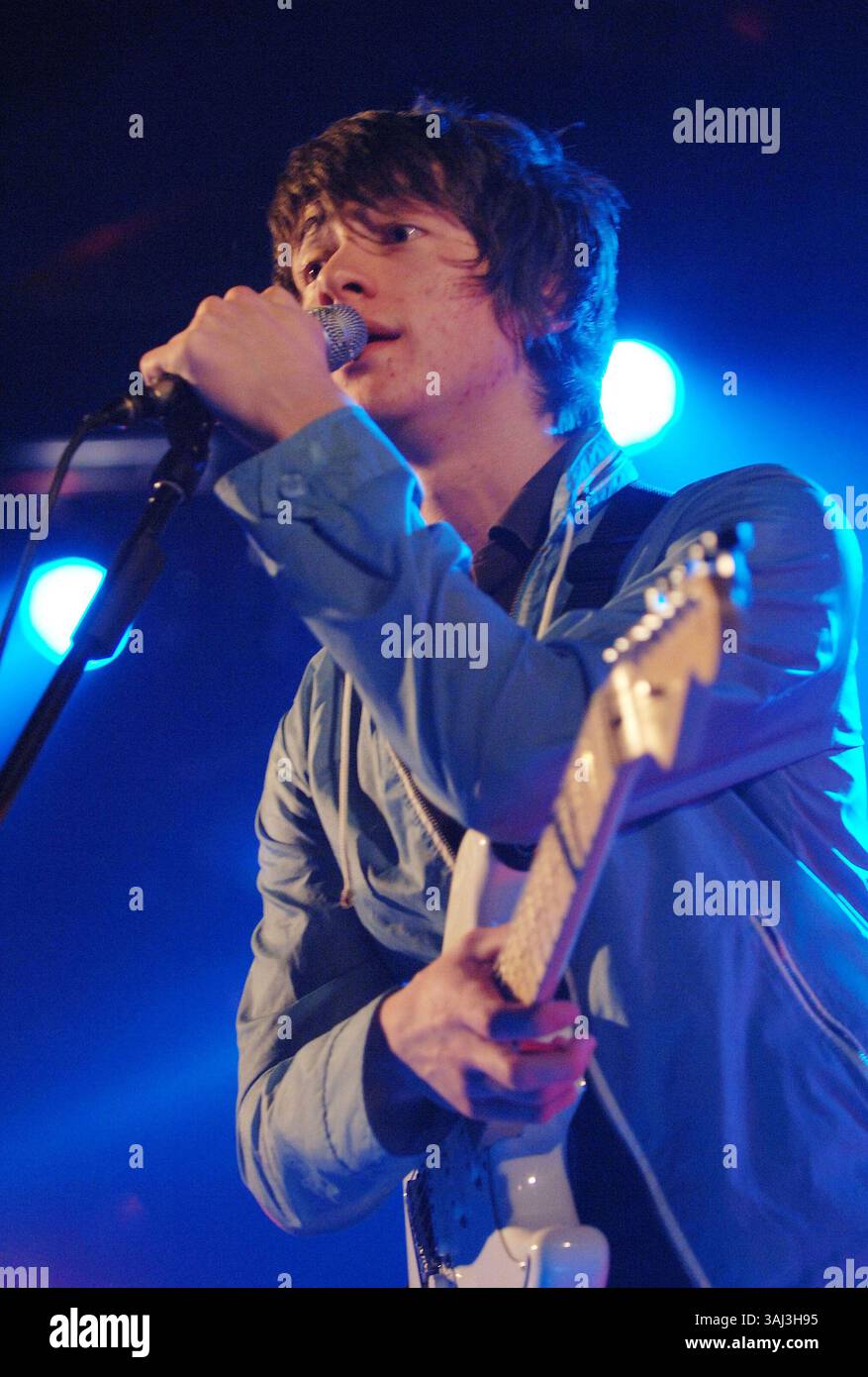 1 mars 2006 - Hambourg, États-Unis - Arctic Monkeys en concert à grosse Freiheit à Hambourg le 01.03.2006. Photo de Ruebenberg/face à face/AdMedia (crédit image : © Ruebenberg/AdMedia via ZUMA Wire) Banque D'Images 1 mars 2006 - Hambourg, États-Unis - Arctic Monkeys en concert à grosse Freiheit à Hambourg le 01.03.2006. Photo de Ruebenberg/face à face/AdMedia (crédit image : © Ruebenberg/AdMedia via ZUMA Wire) Banque D'Images