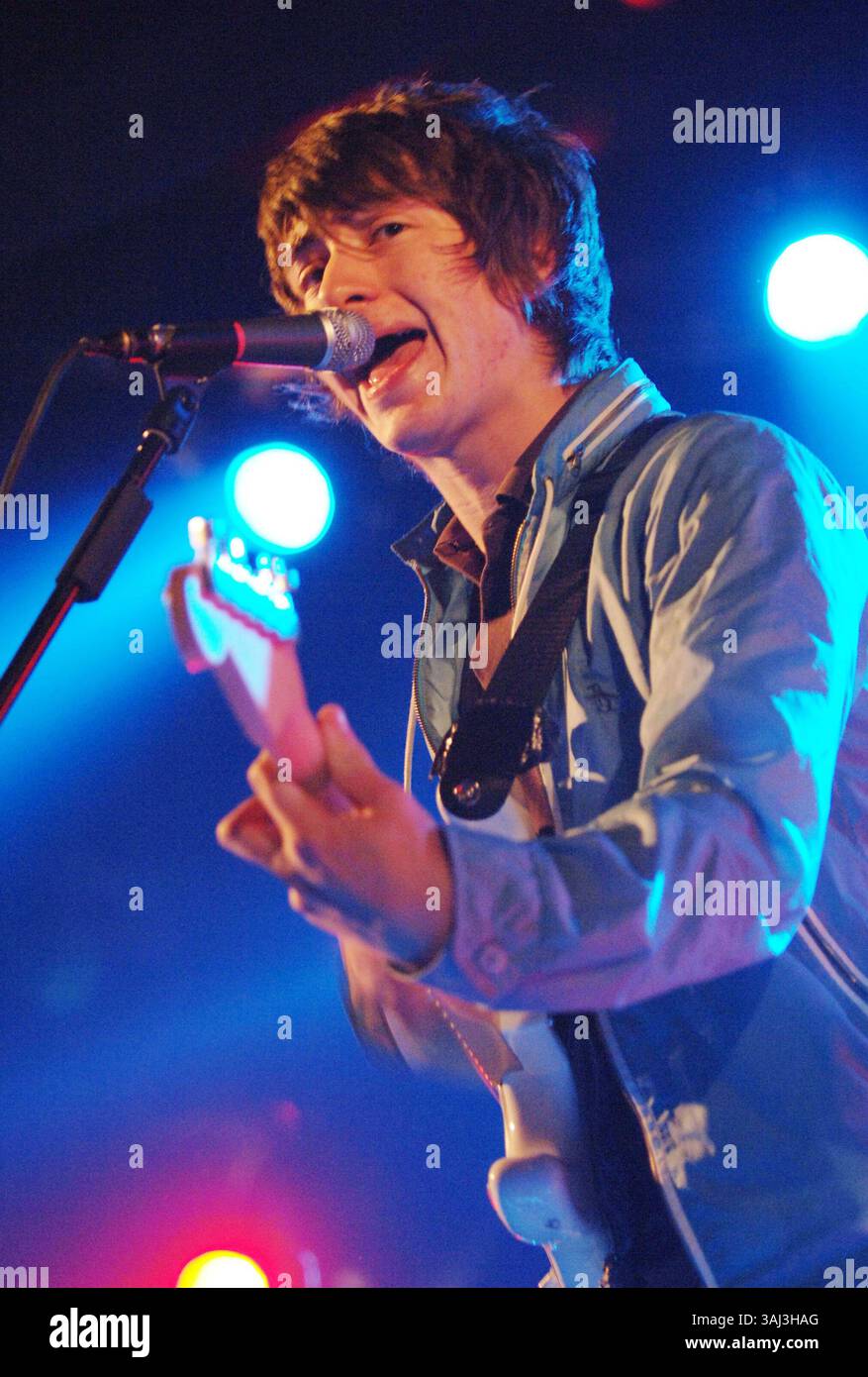 1 mars 2006 - Hambourg, États-Unis - Arctic Monkeys en concert à grosse Freiheit à Hambourg le 01.03.2006. Photo de Ruebenberg/face à face/AdMedia (crédit image : © Ruebenberg/AdMedia via ZUMA Wire) Banque D'Images 1 mars 2006 - Hambourg, États-Unis - Arctic Monkeys en concert à grosse Freiheit à Hambourg le 01.03.2006. Photo de Ruebenberg/face à face/AdMedia (crédit image : © Ruebenberg/AdMedia via ZUMA Wire) Banque D'Images