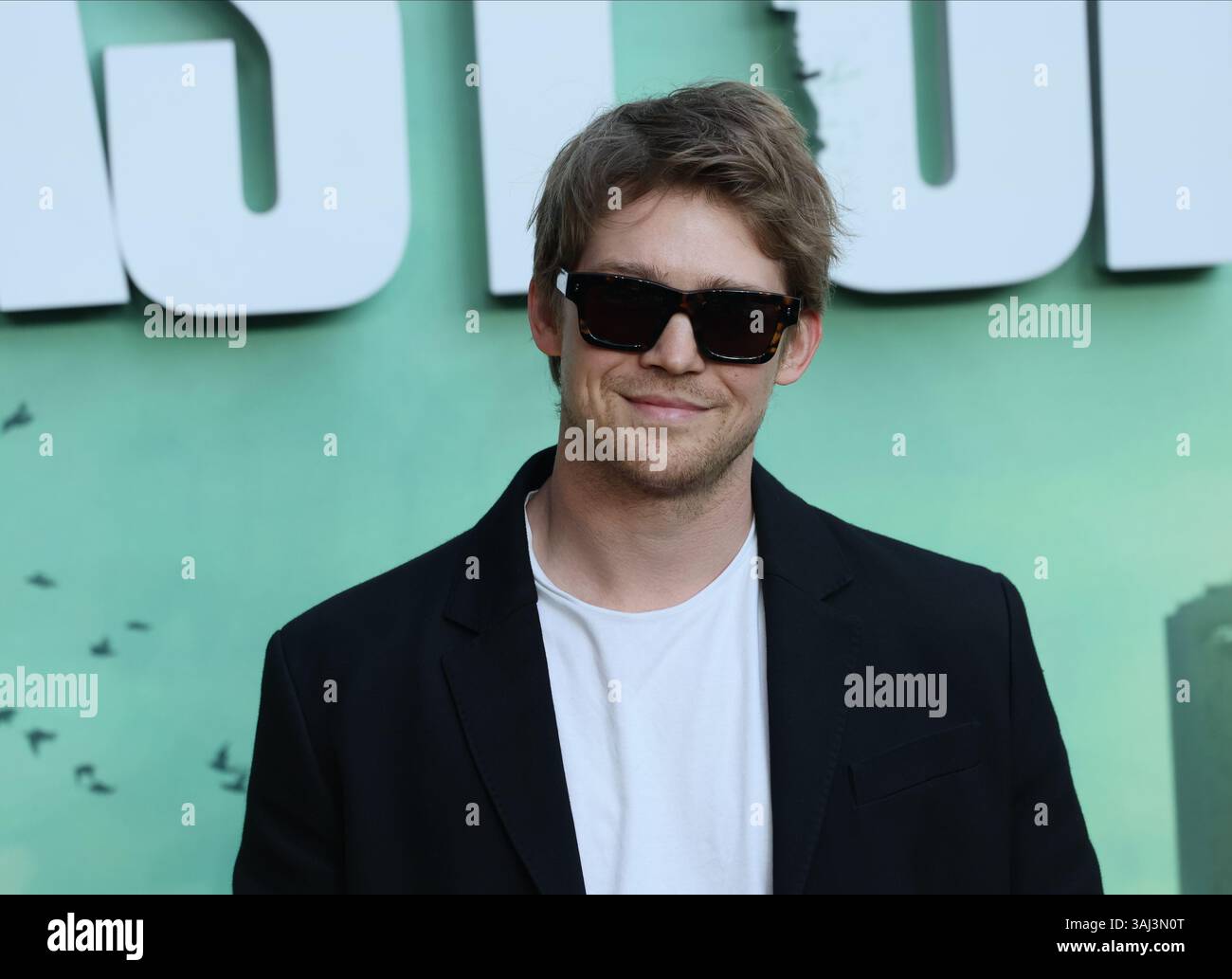 Londres, Royaume-Uni. 10 avril 2025. L'acteur Joe Alwyn assiste à la première anglaise de The Last of US lors de la deuxième saison au vue West End de Londres, en Angleterre. Date de la photo : jeudi 10 avril 2025. Crédit : Isabel Infantes/Alamy Live News Banque D'Images