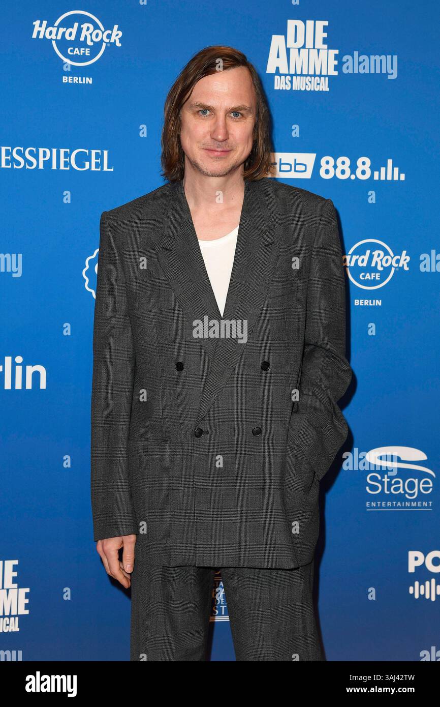Lars Eidinger BEI der „Die Amme- das musical“ Premiere im Stage Theater des Westens AM 10.04.2025 à Berlin Banque D'Images